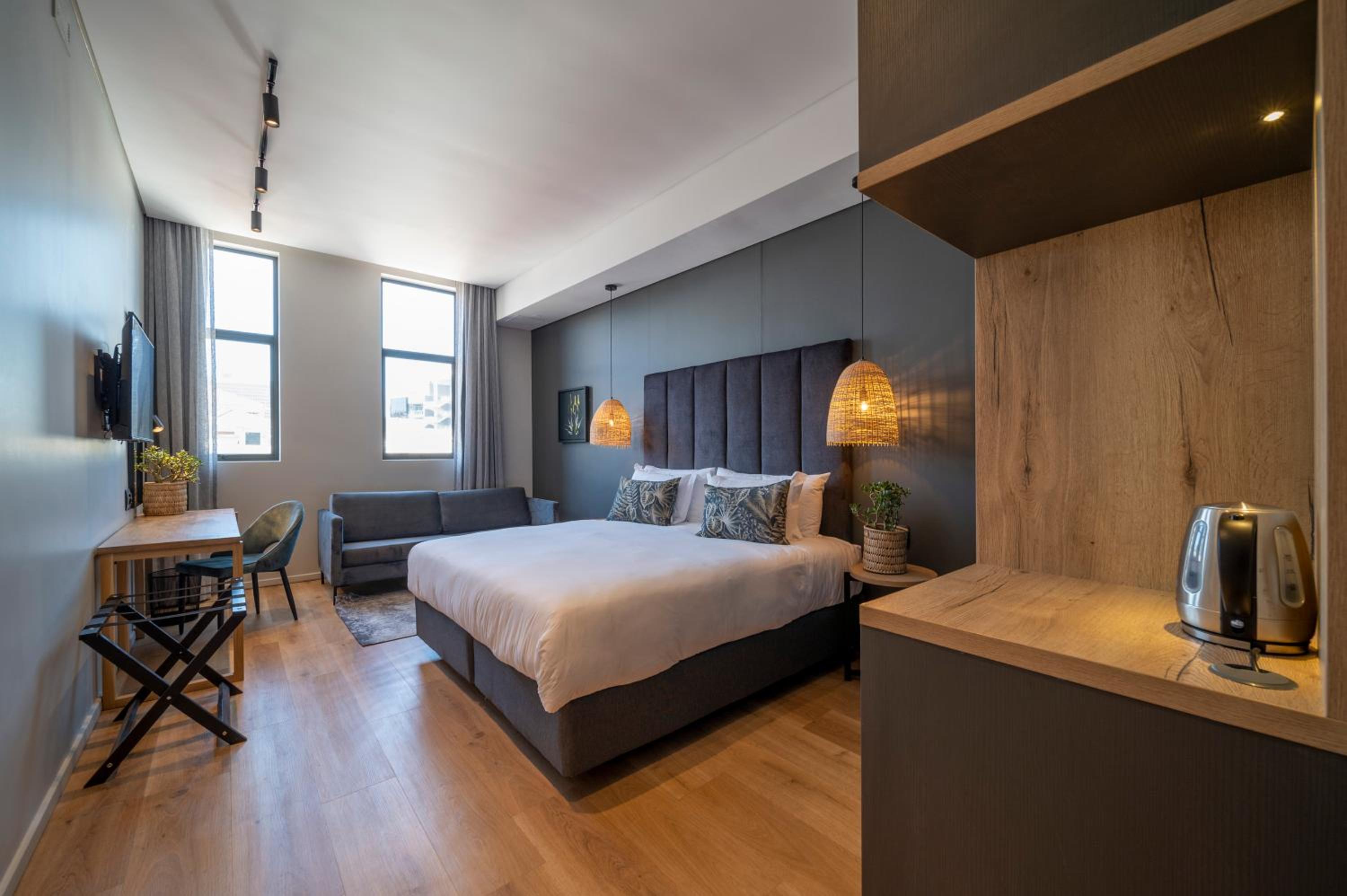 Luxury Suite with City View - Photo 14