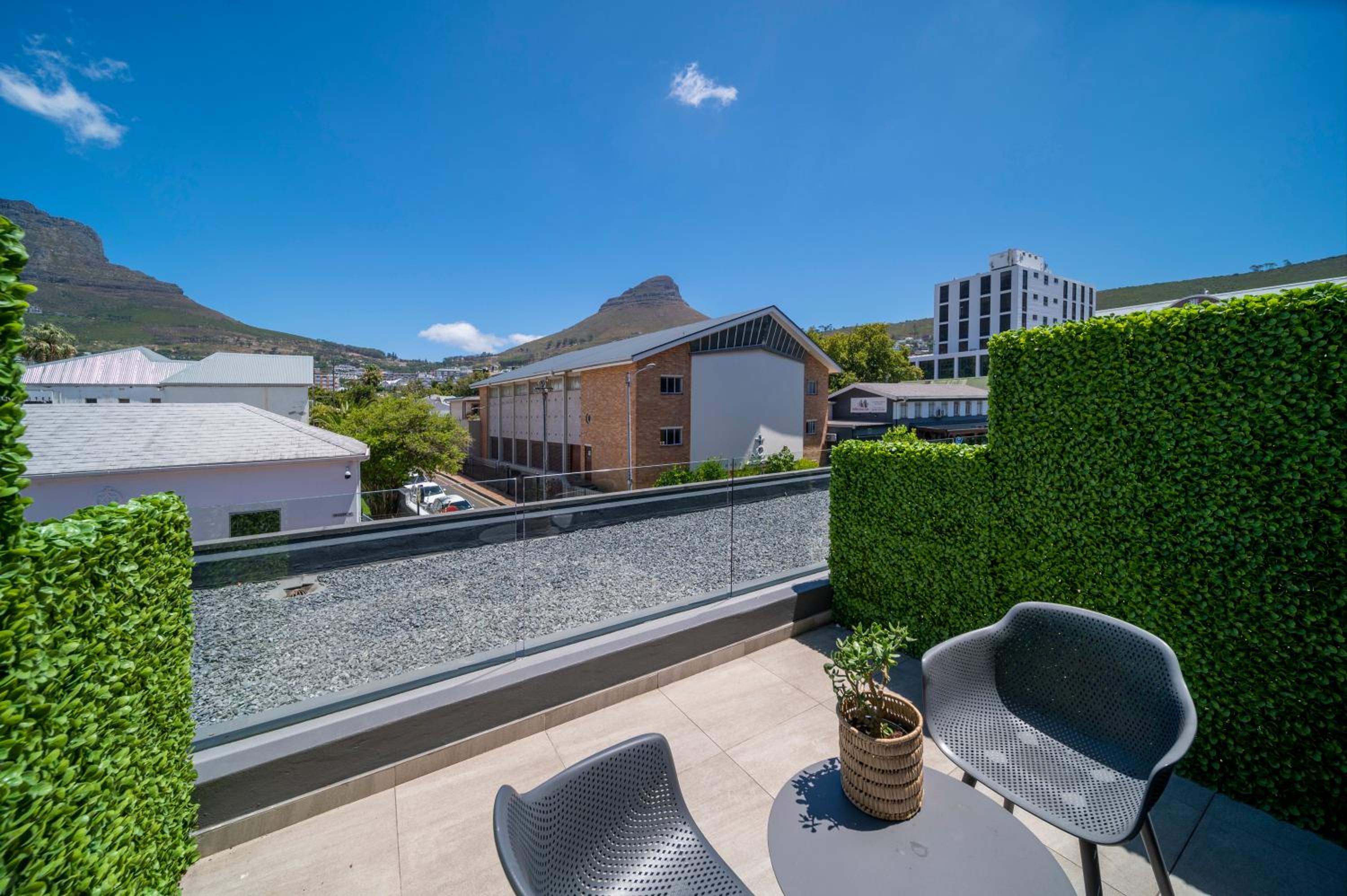 Luxury Suite with Mountain View and Terrace - Photo 12
