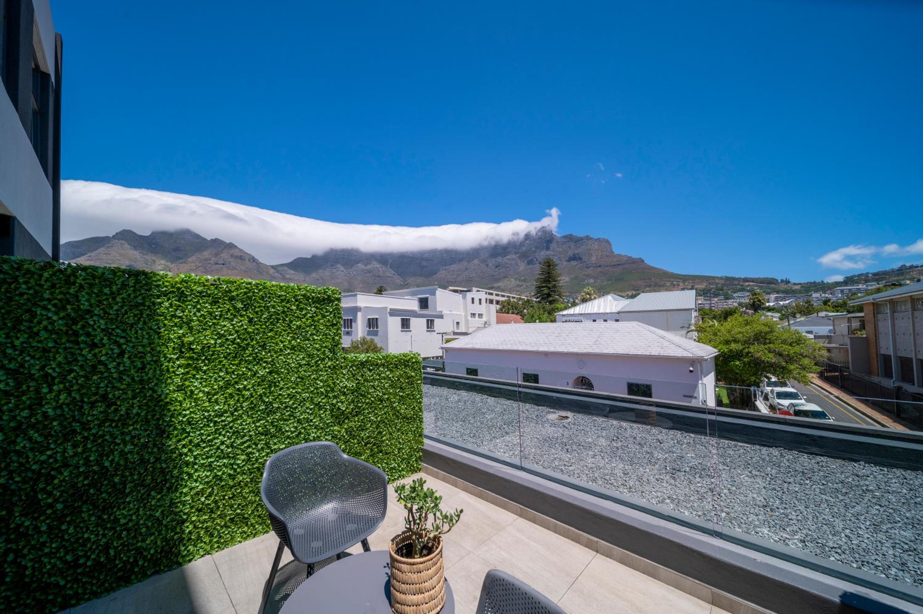 Luxury Suite with Mountain View and Terrace - Photo 13