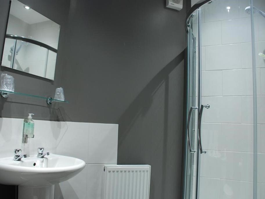 Twin Room with Shower photo 3