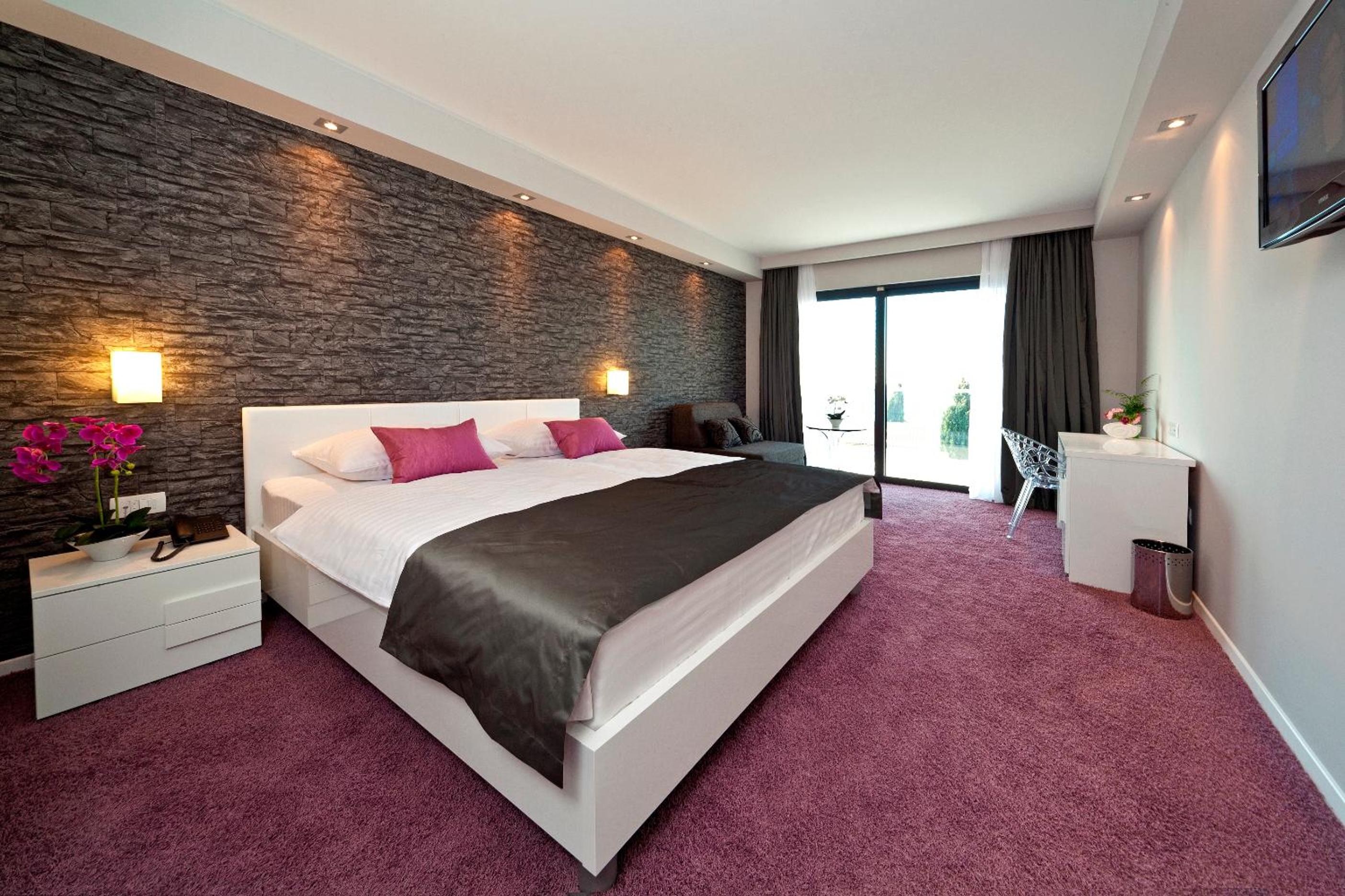 Junior Suite with Side Sea View and Balcony