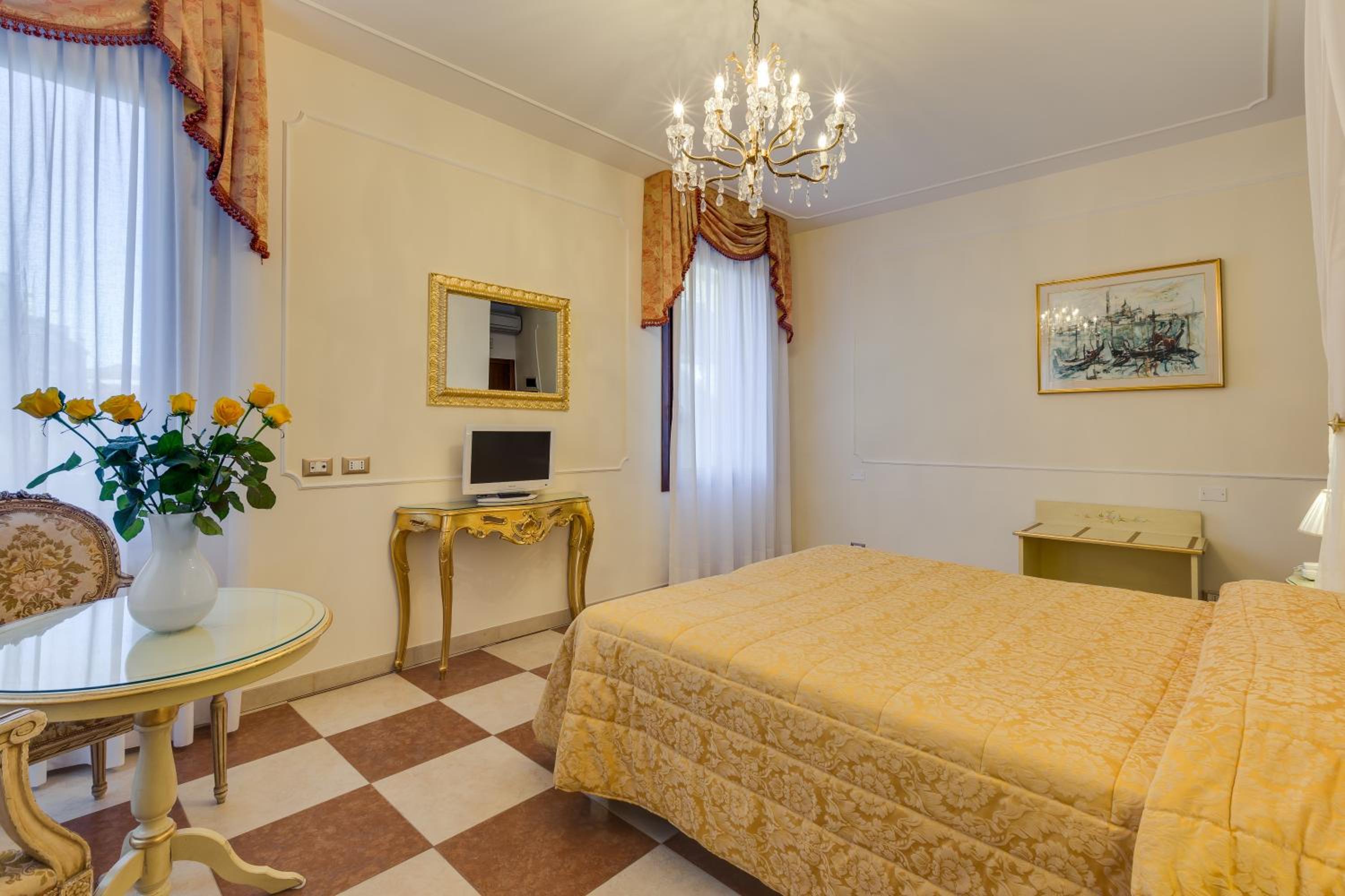 Superior Triple Room photo 2