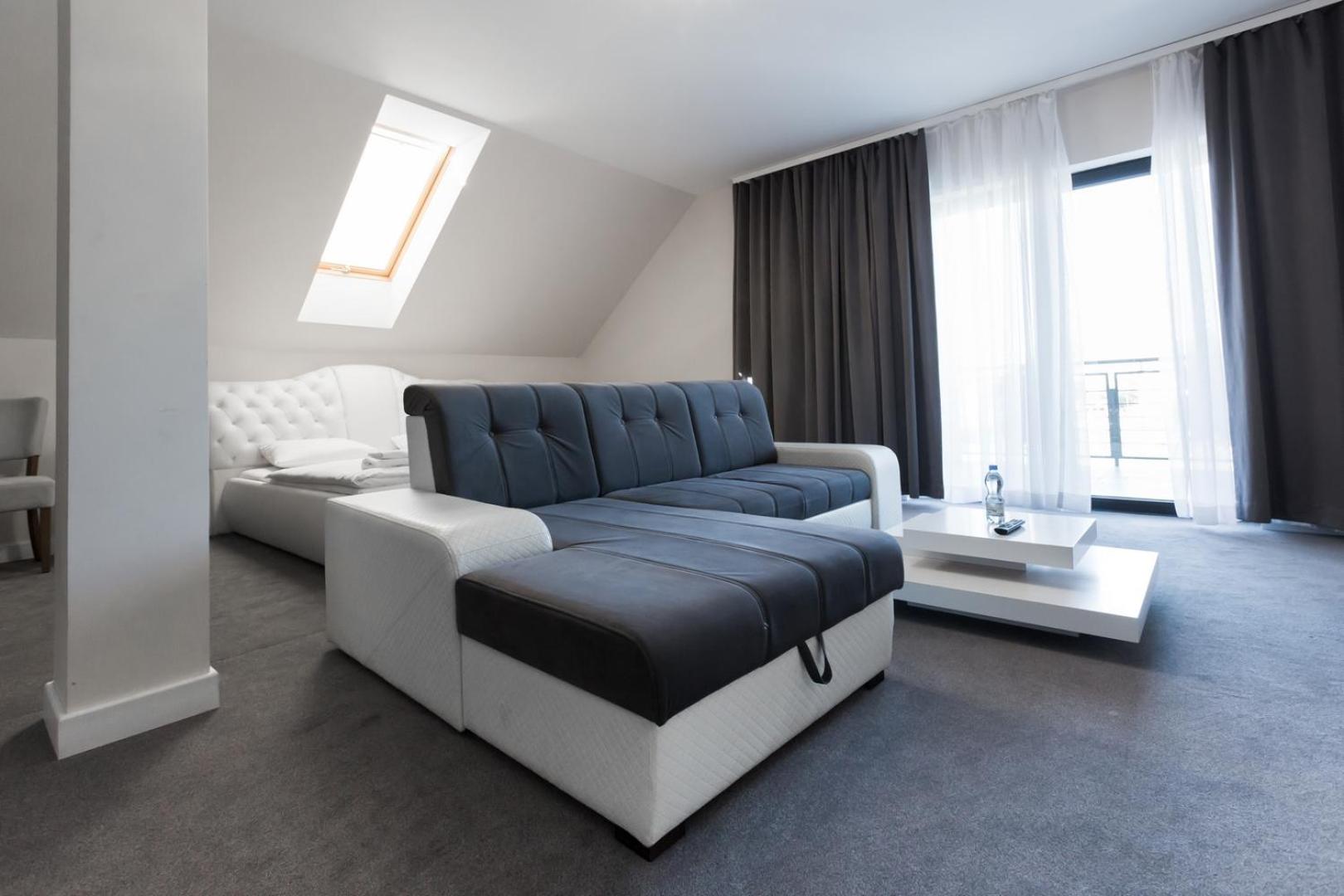 Apartment with Terrace - Photo 2