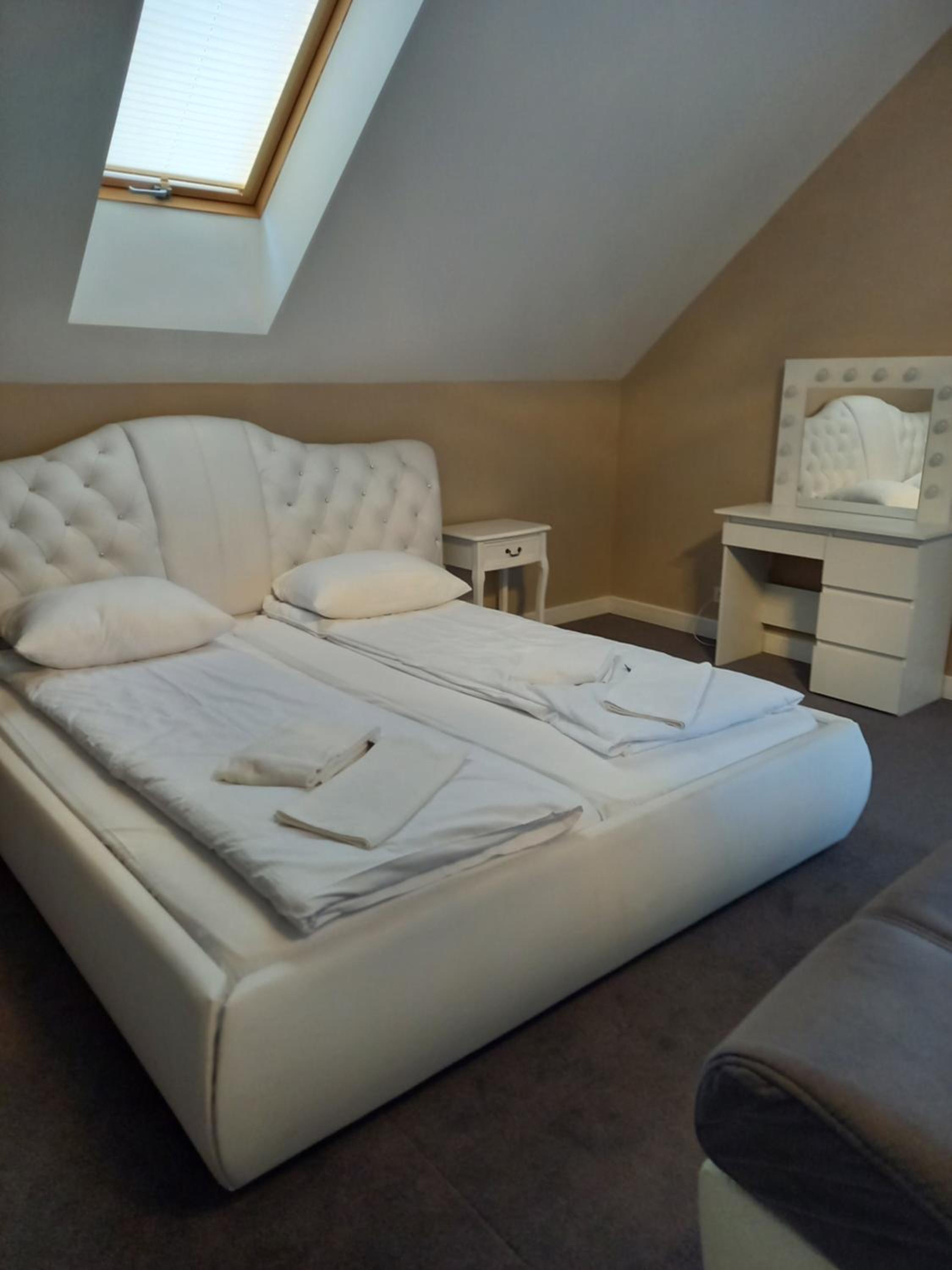 Apartment with Terrace - Photo 4
