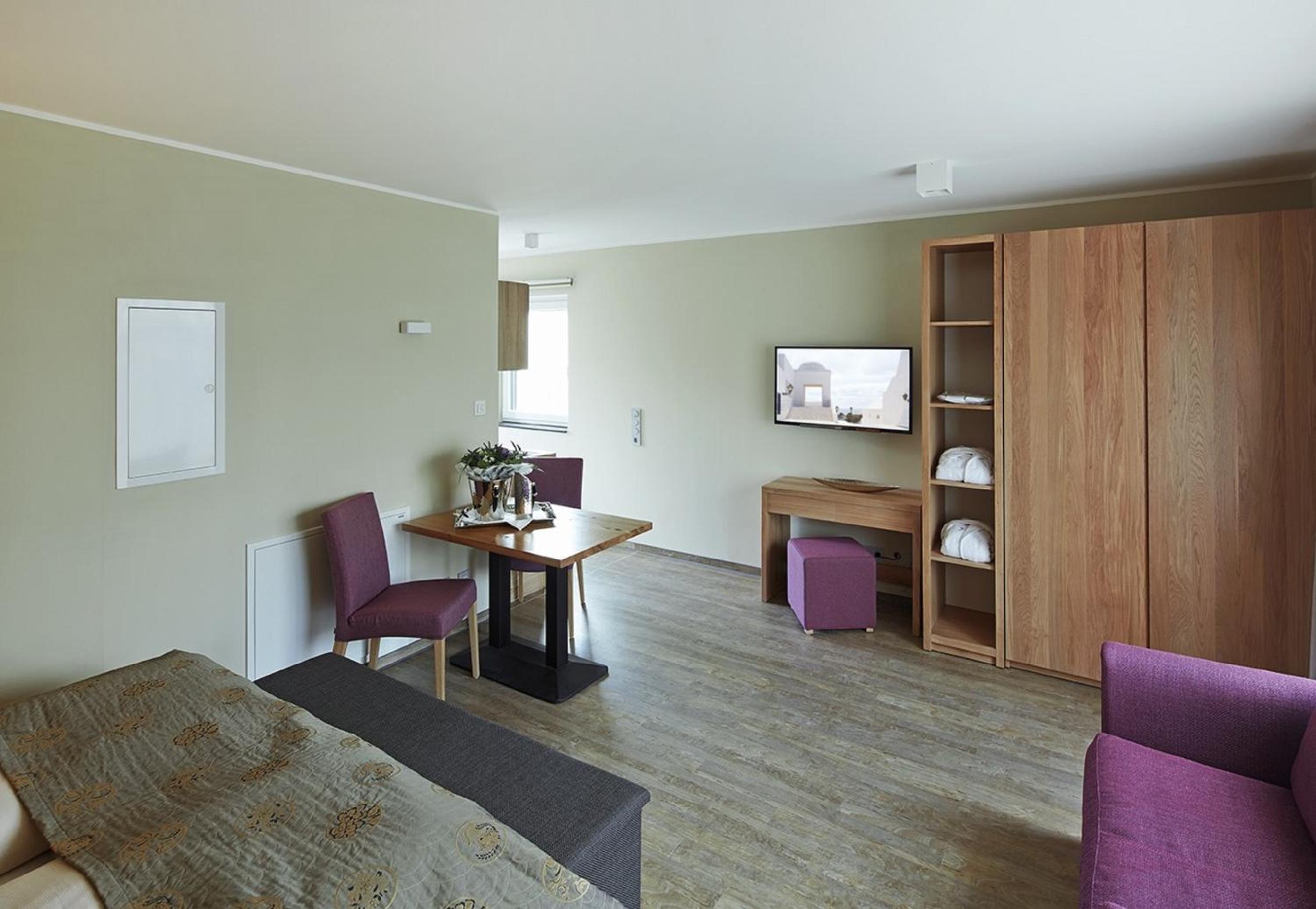 Studio Apartment photo 2