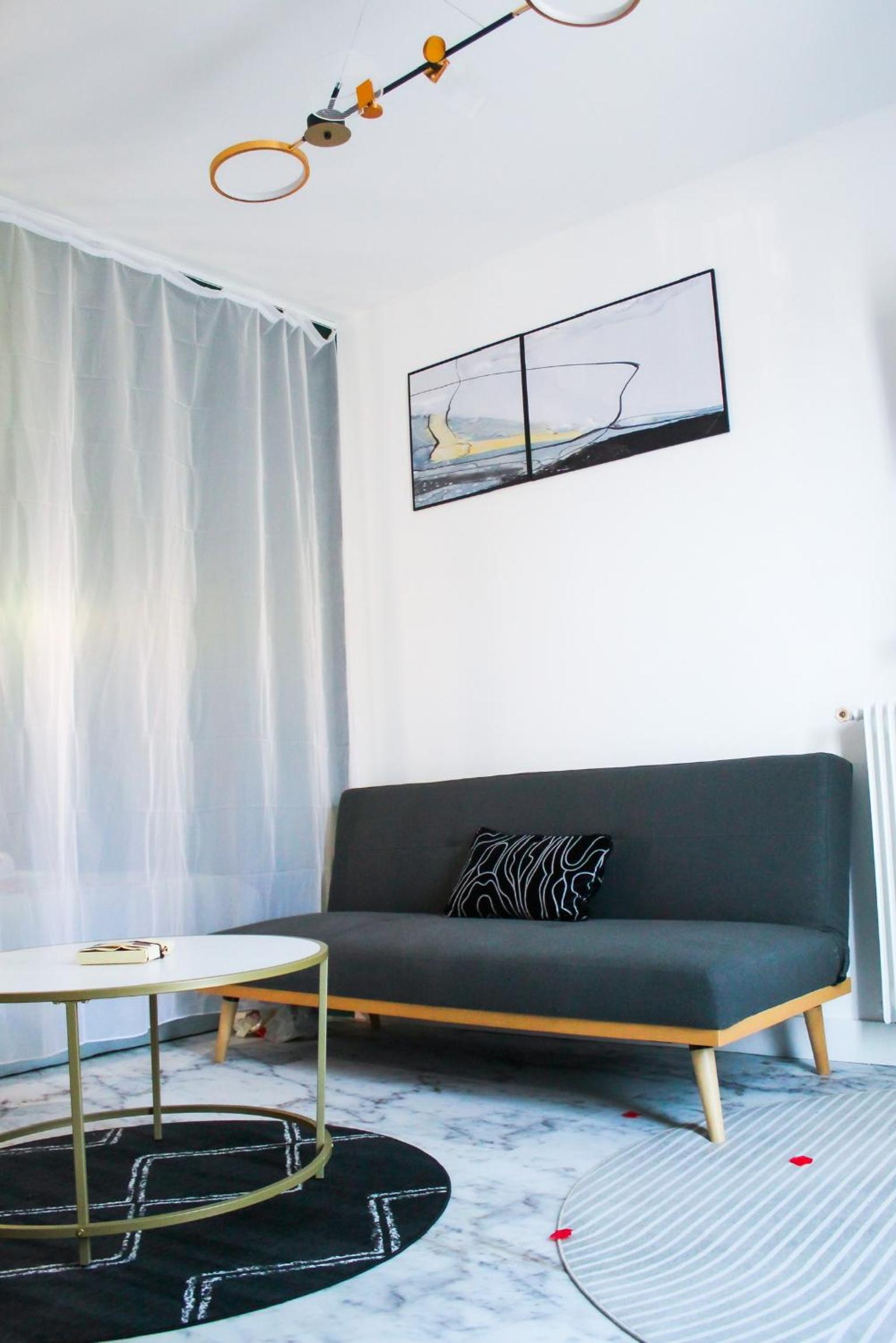 One-Bedroom Apartment - Photo 3