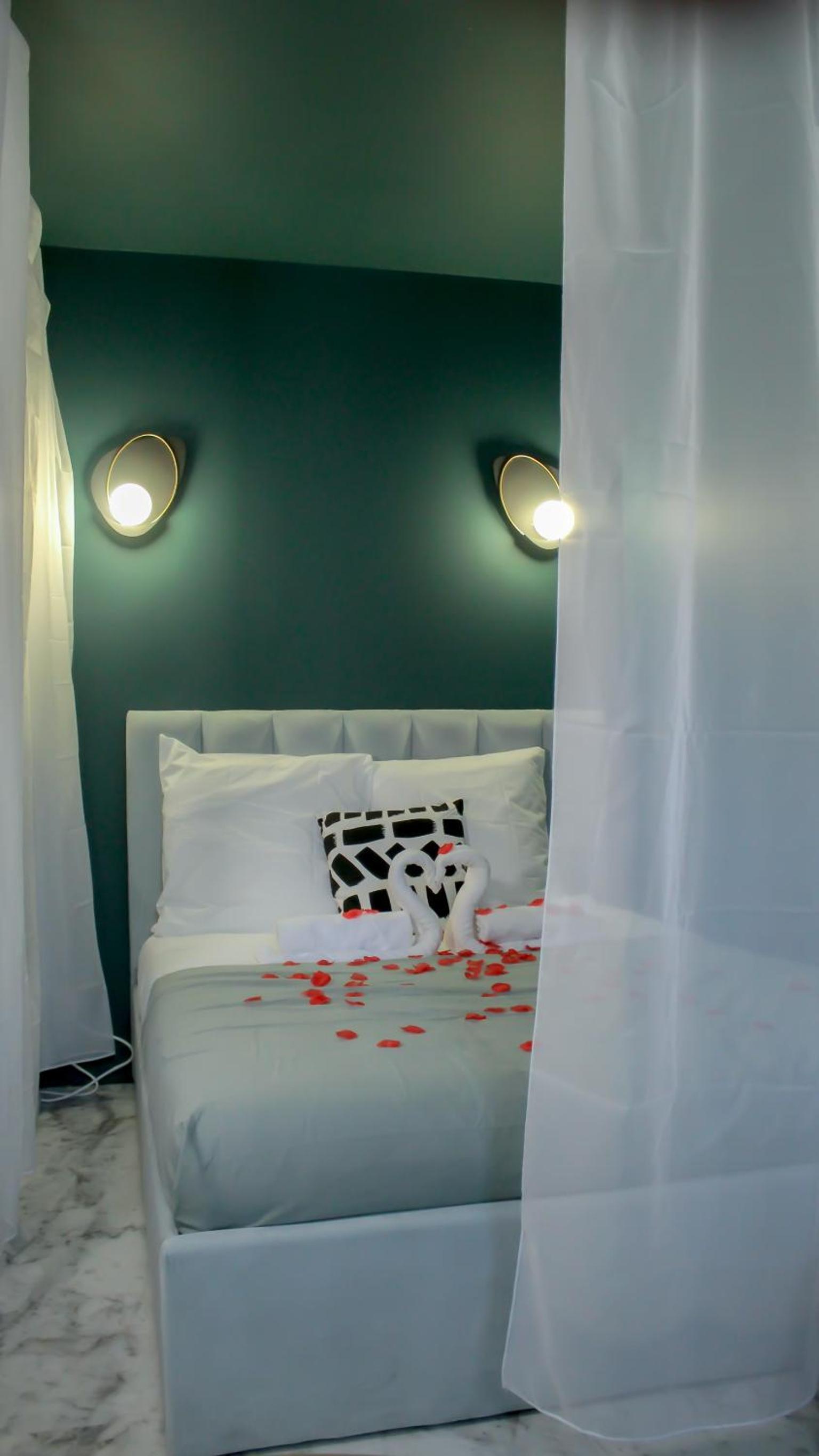 One-Bedroom Apartment - Photo 7