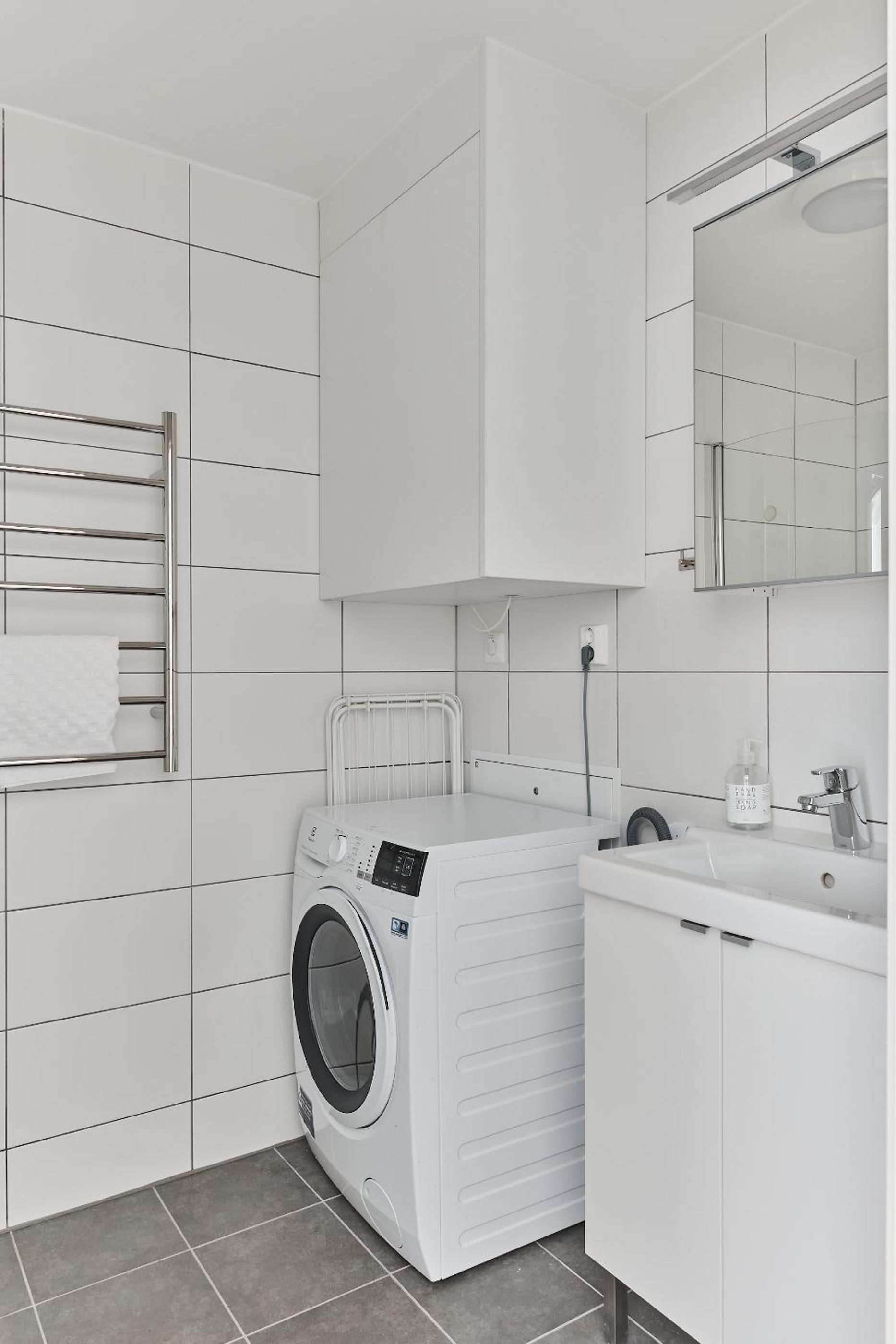 Two-Bedroom Apartment - Photo 2