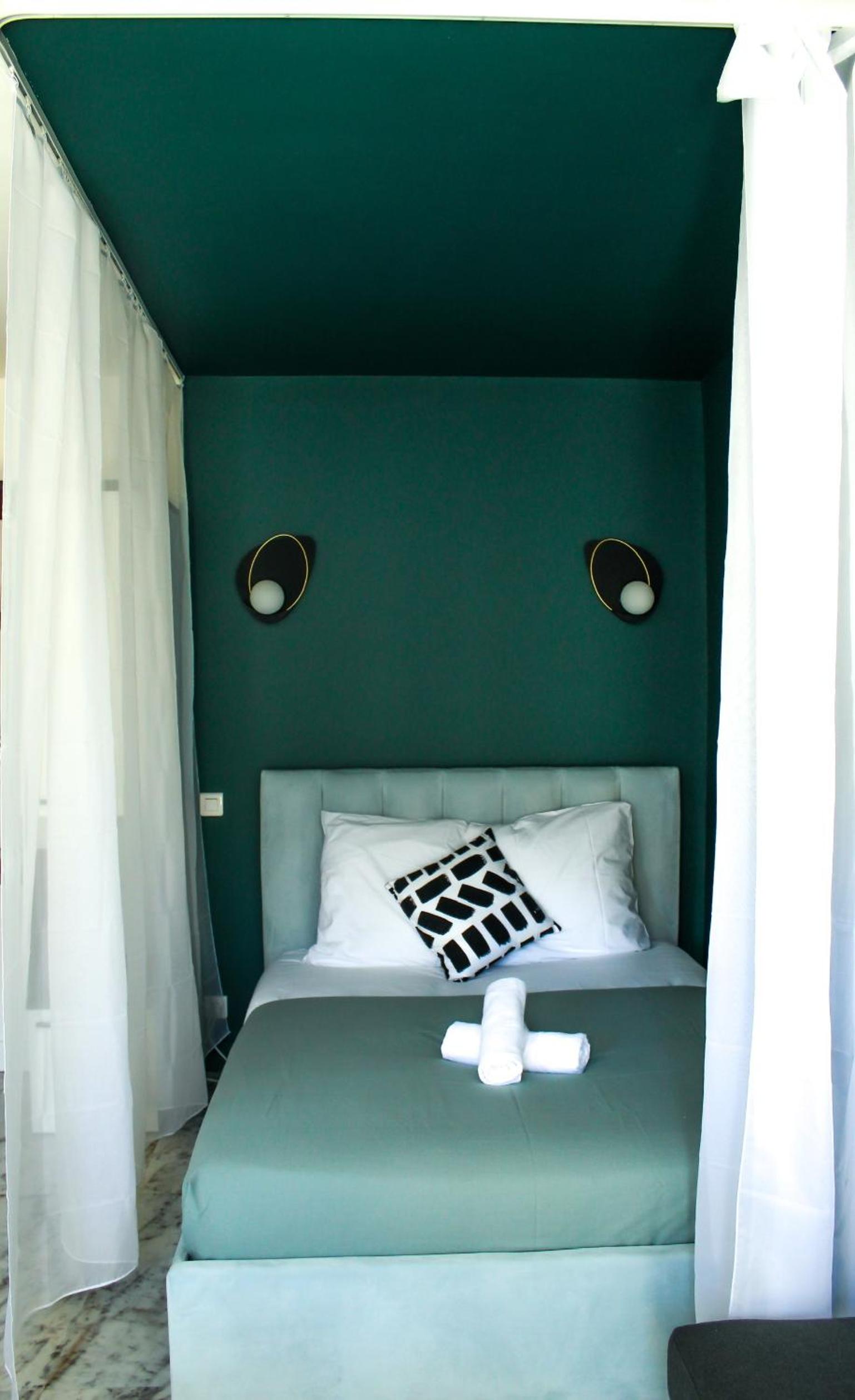 One-Bedroom Apartment - Photo 16