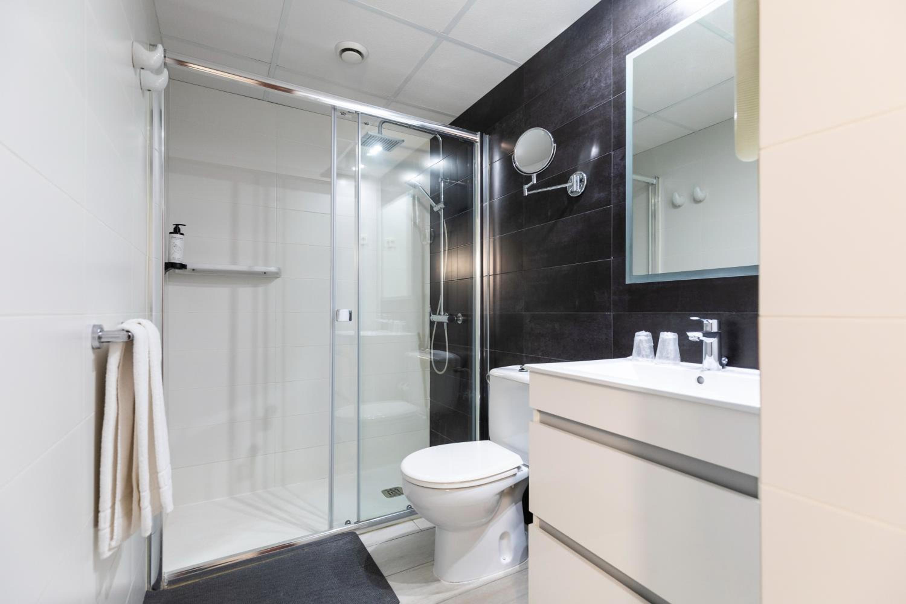 Superior Junior Suite with Pool View - Photo 6