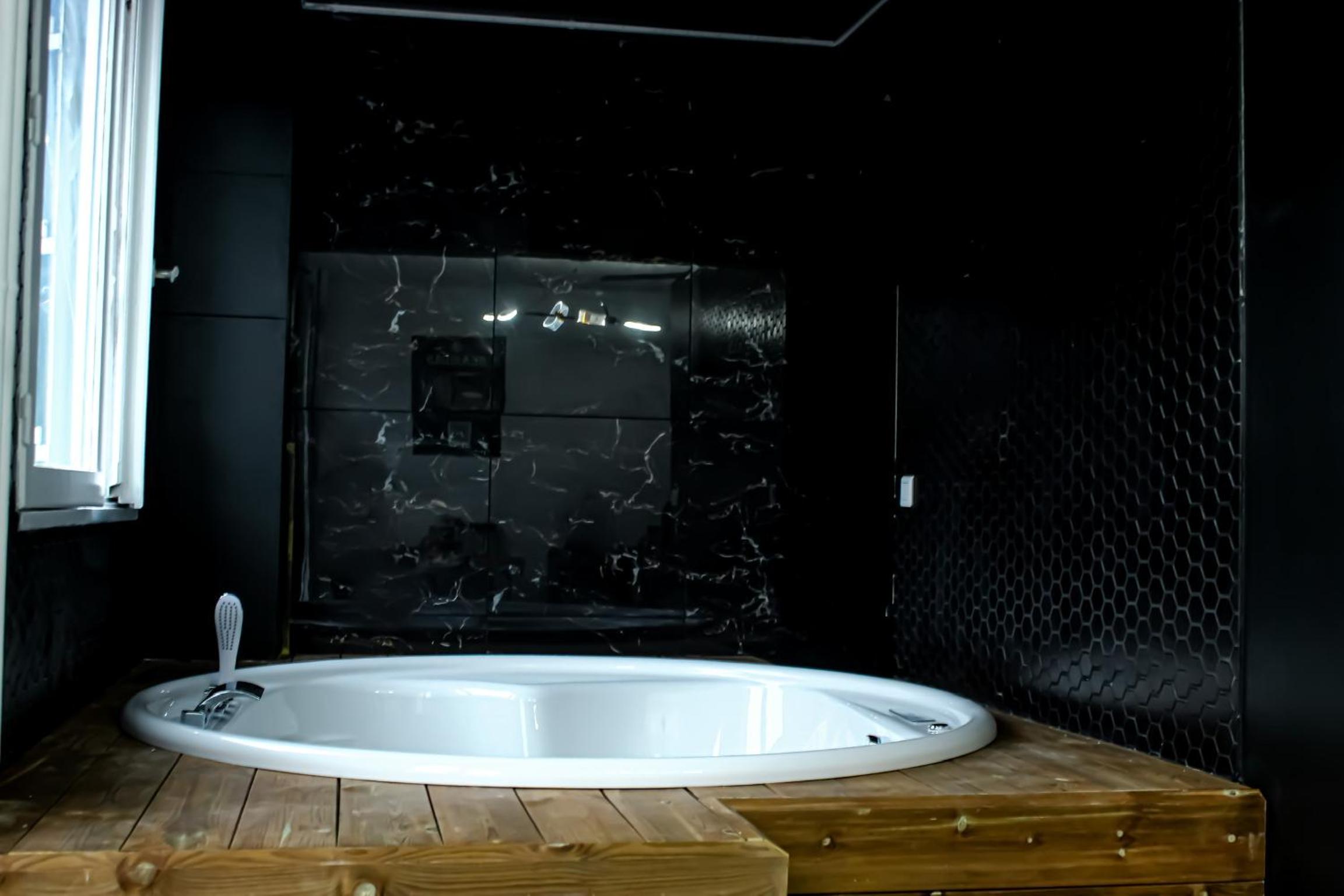 One-Bedroom Apartment - Photo 18
