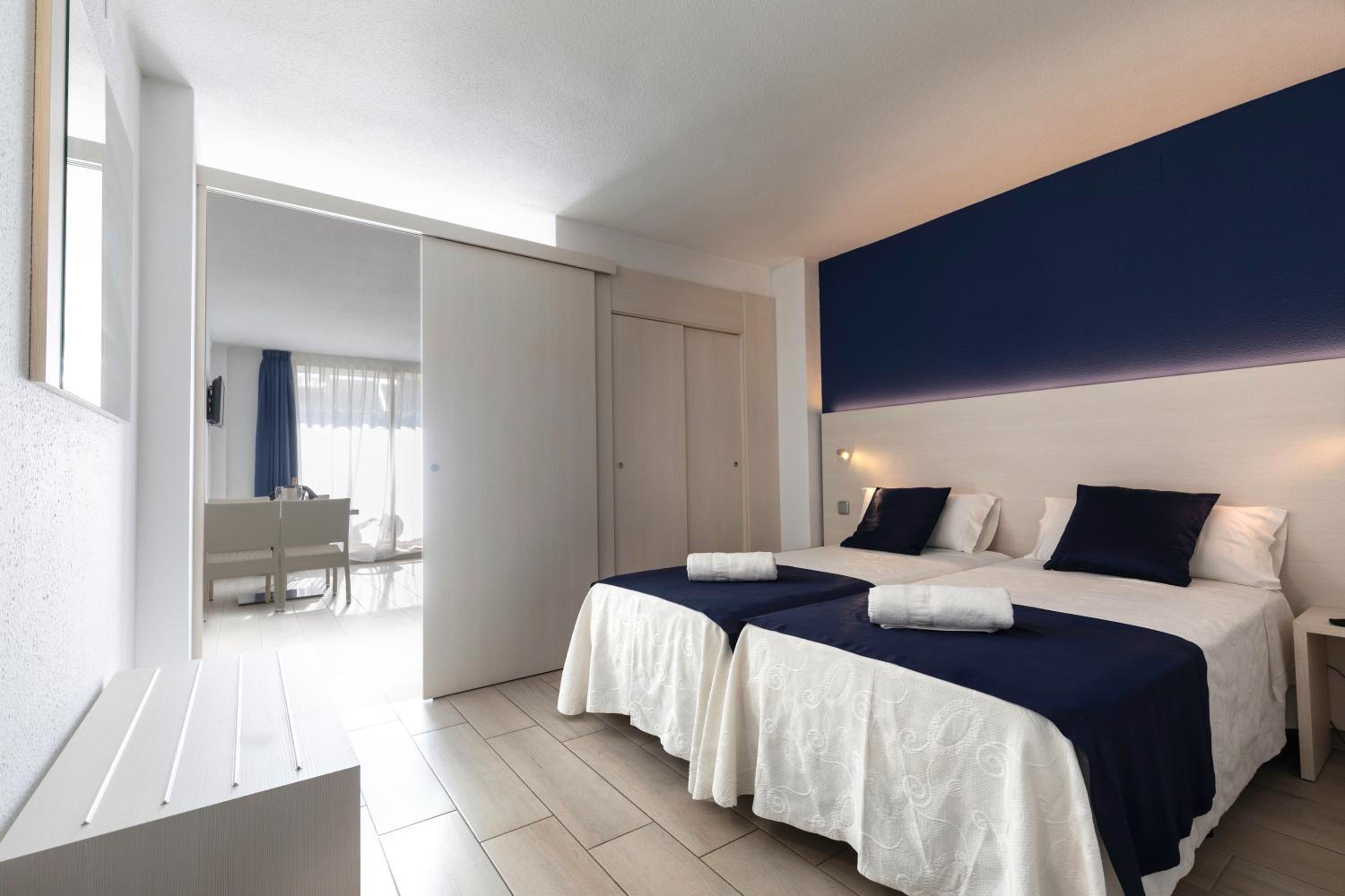 Junior Suite with Pool View - Photo 1