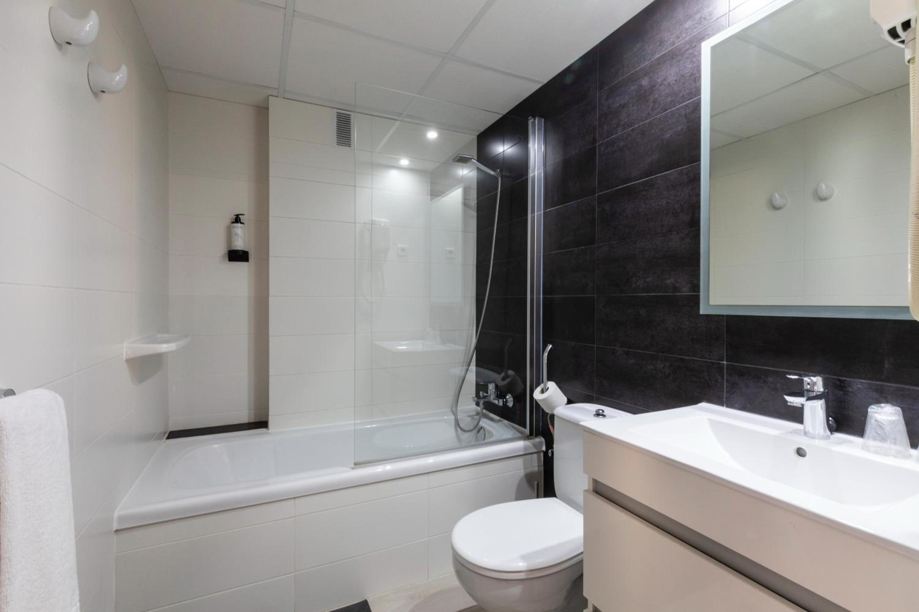 One-Bedroom Apartment - Photo 4