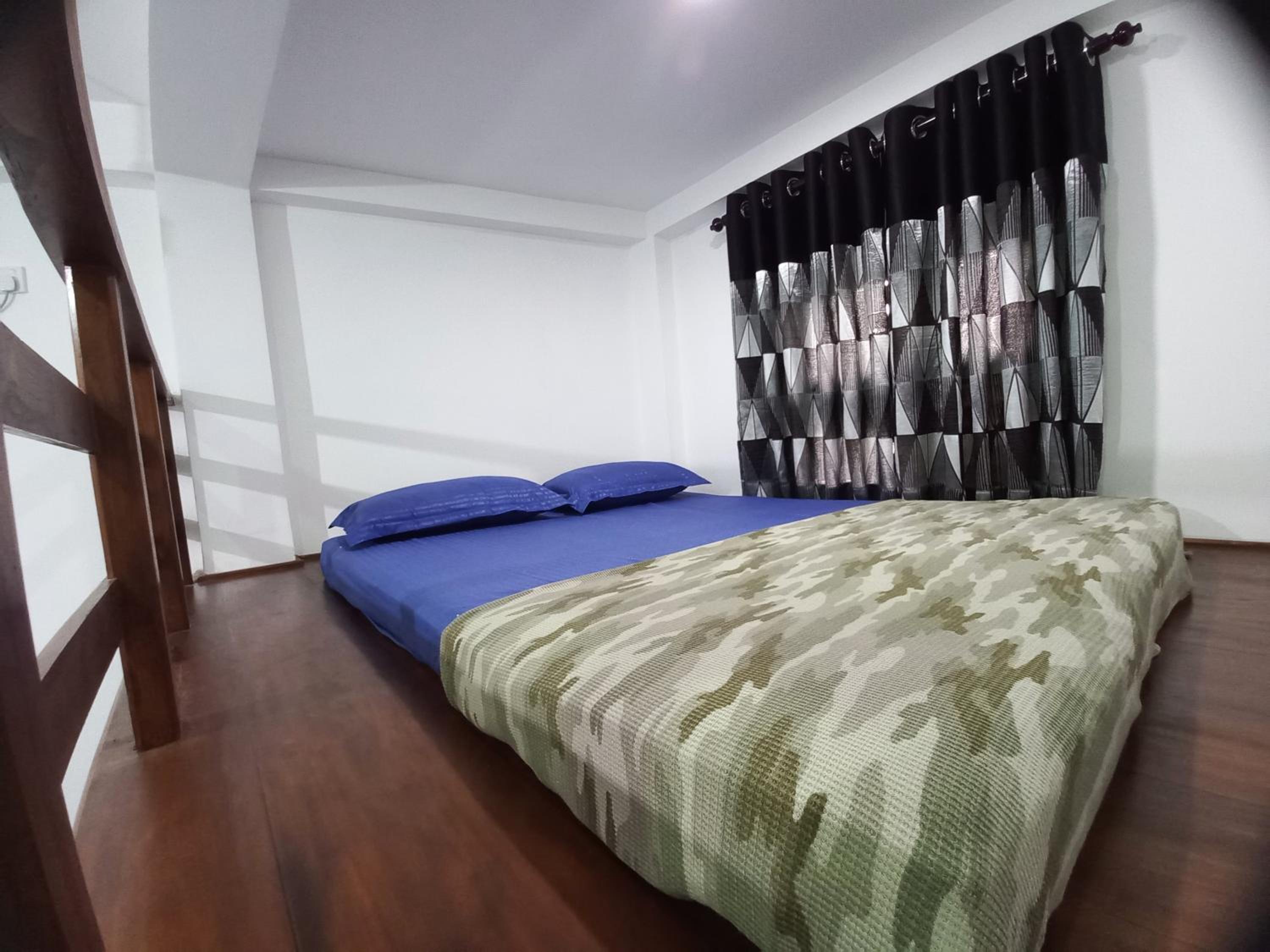 Family Room with Private Bathroom photo 2