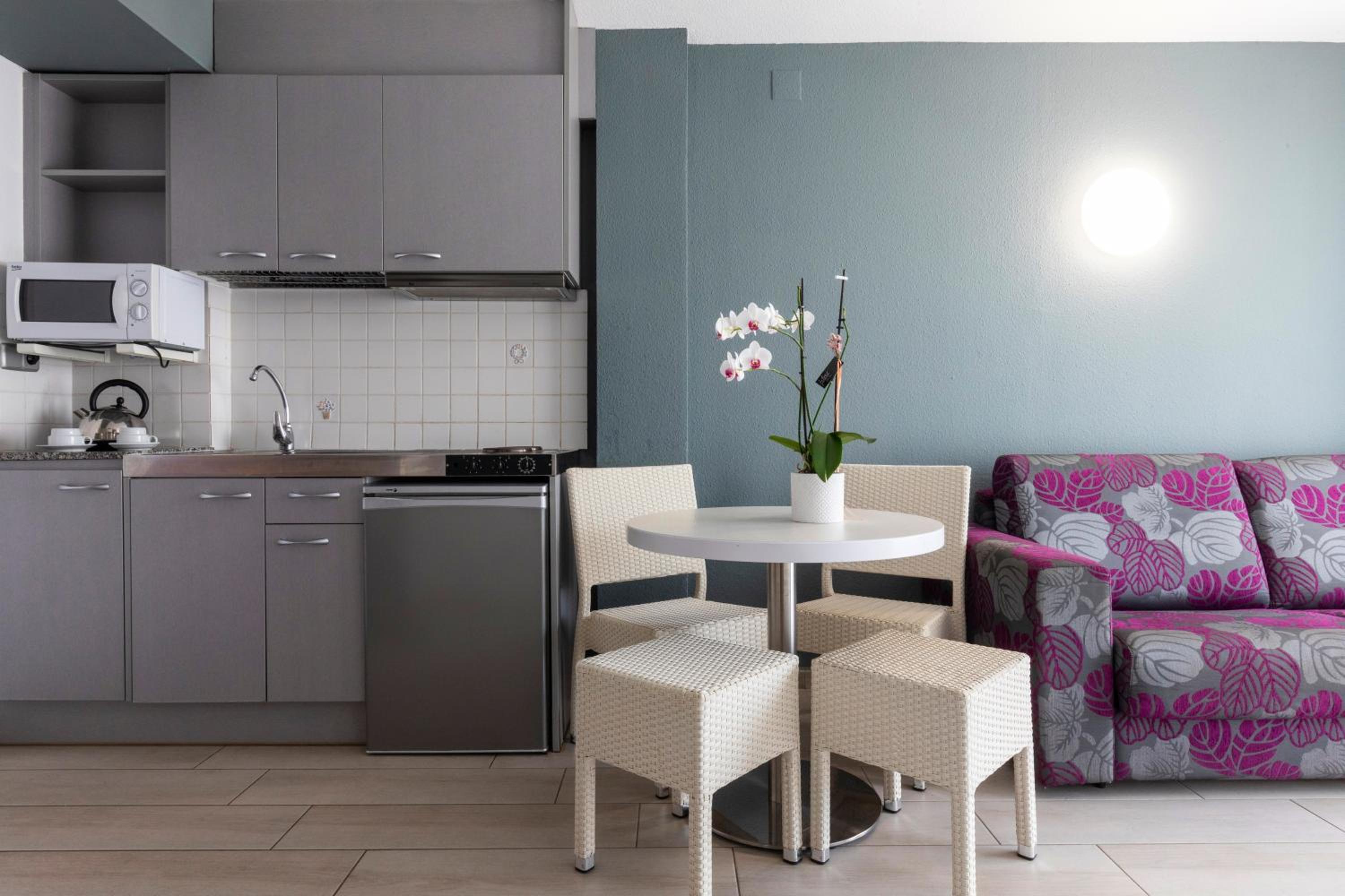 One-Bedroom Apartment - Photo 6