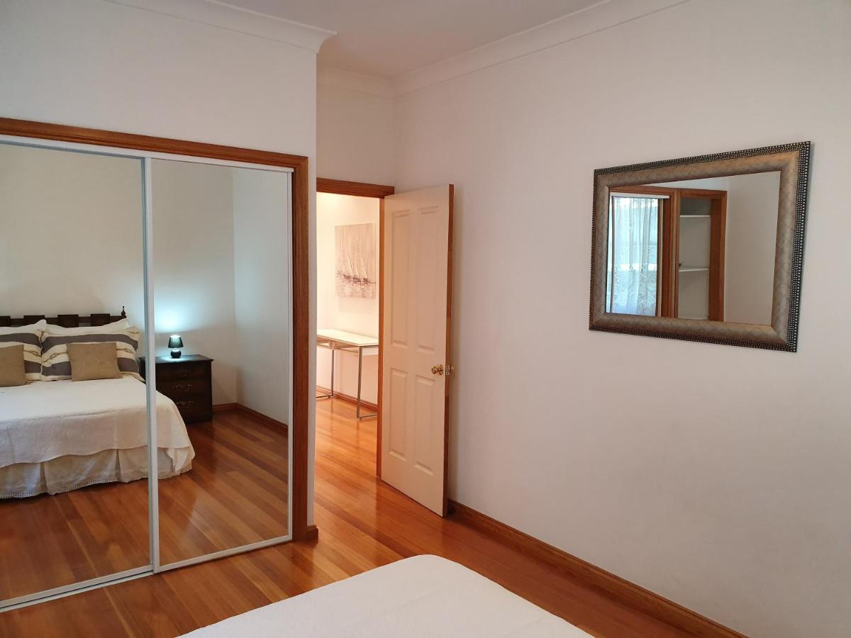 Six-Bedroom House photo 2