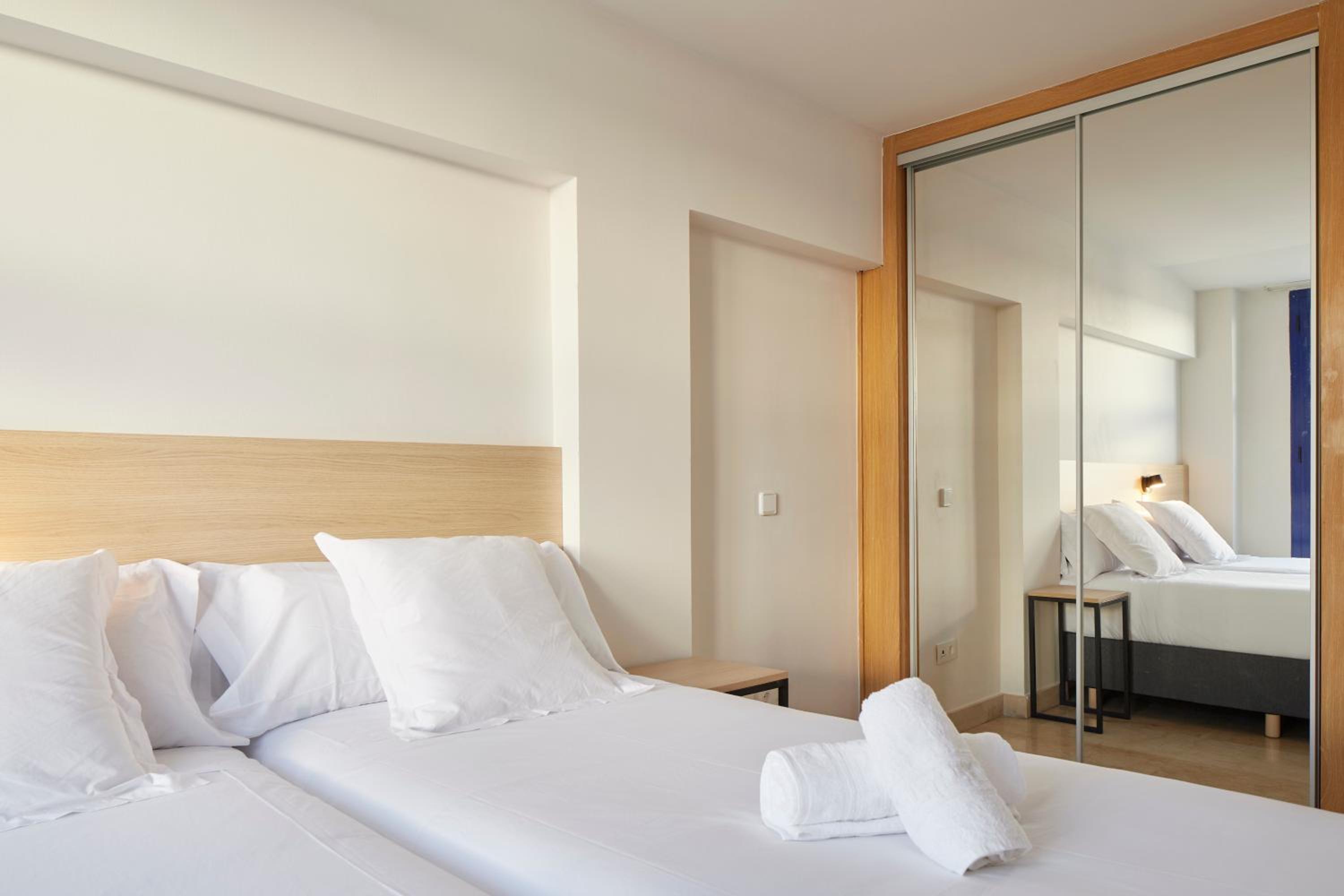Twin Room - Photo 3