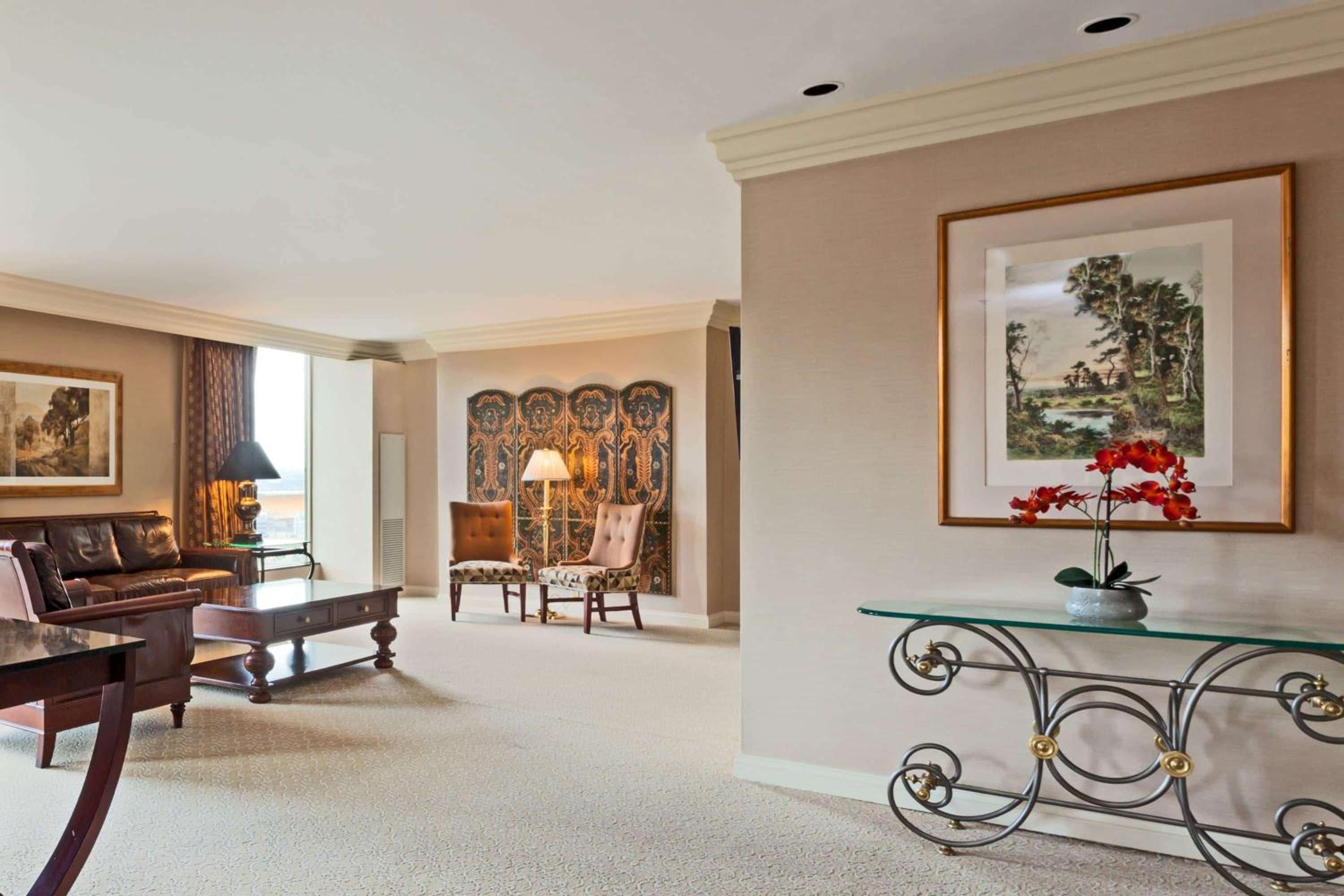 Two-Bedroom Luxury King Suite - Non-Smoking photo 3