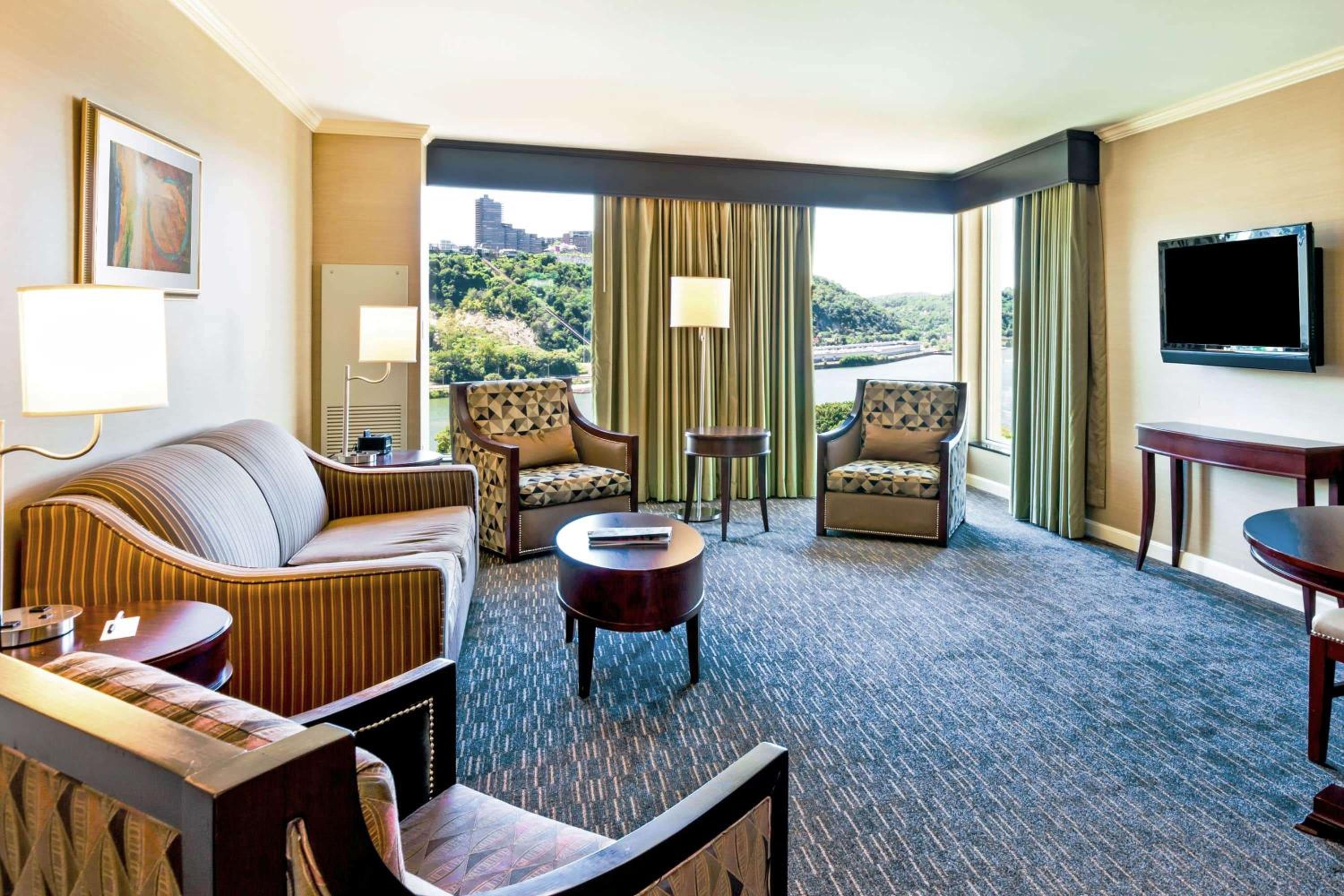One-Bedroom Suite With Two Double Beds - Pool View