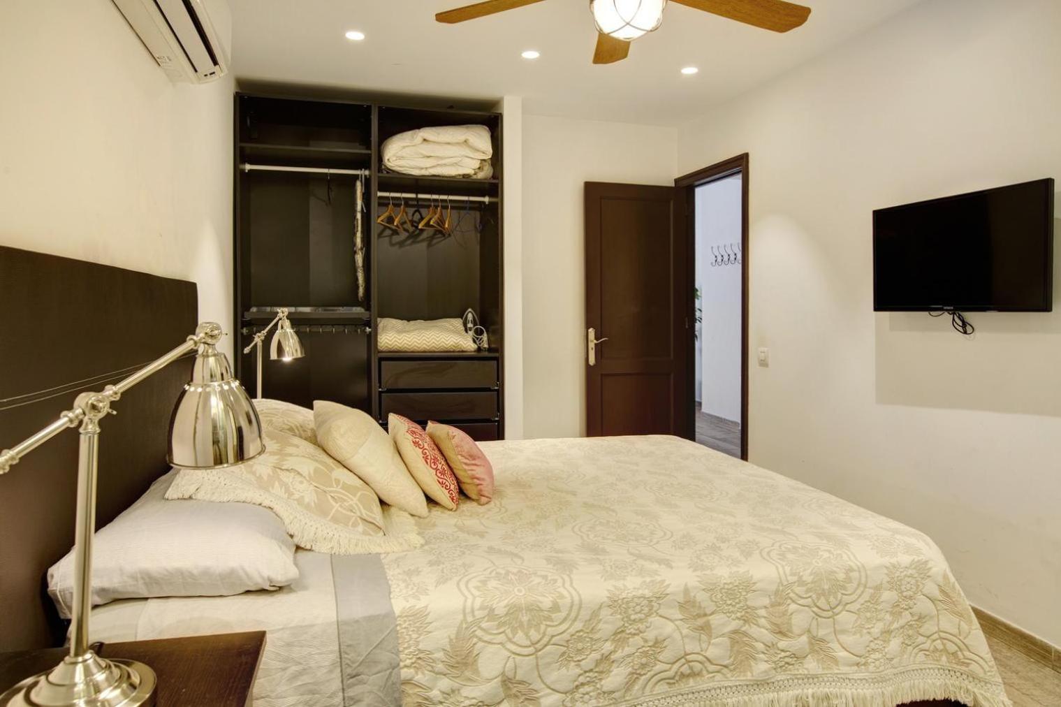 Studio Apartment photo 3