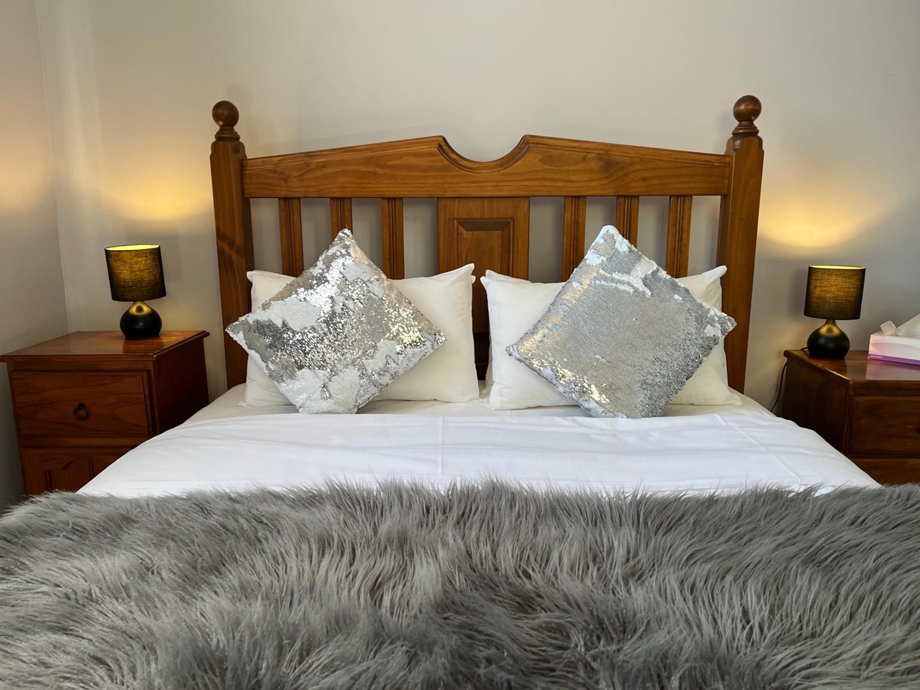 Seven-Bedroom House photo 3
