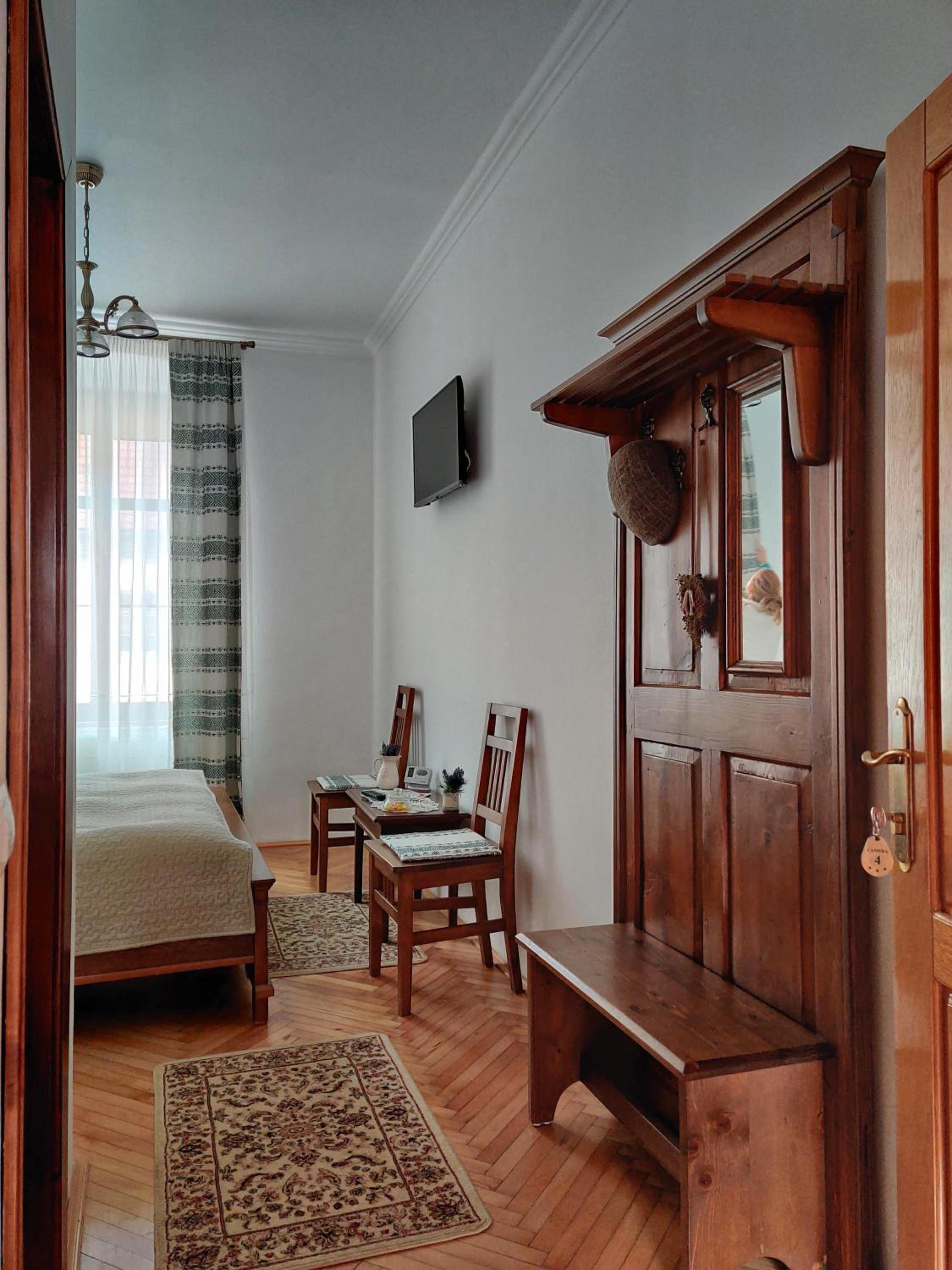 Standard Queen Room photo 3