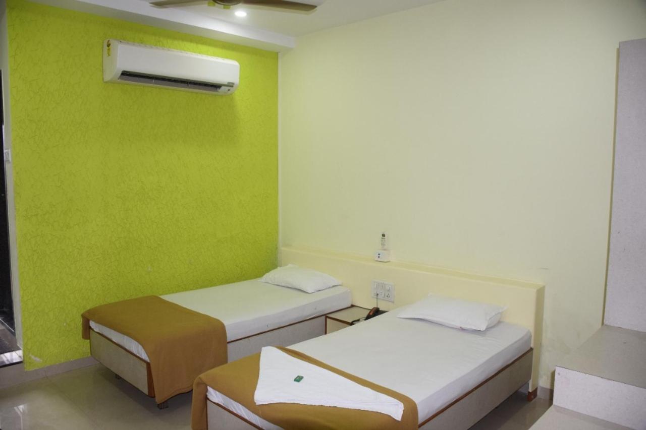 Deluxe Room - Photo 7