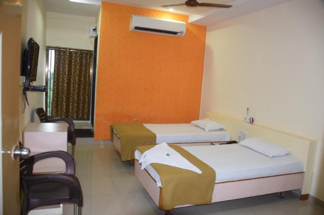 Deluxe Room - Photo 9