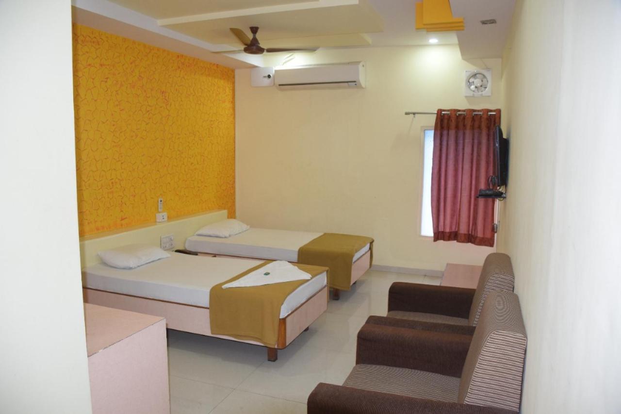 Deluxe Room - Photo 10