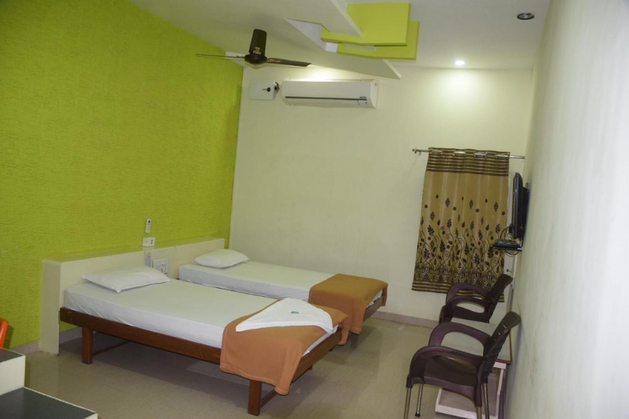 Deluxe Room - Photo 13