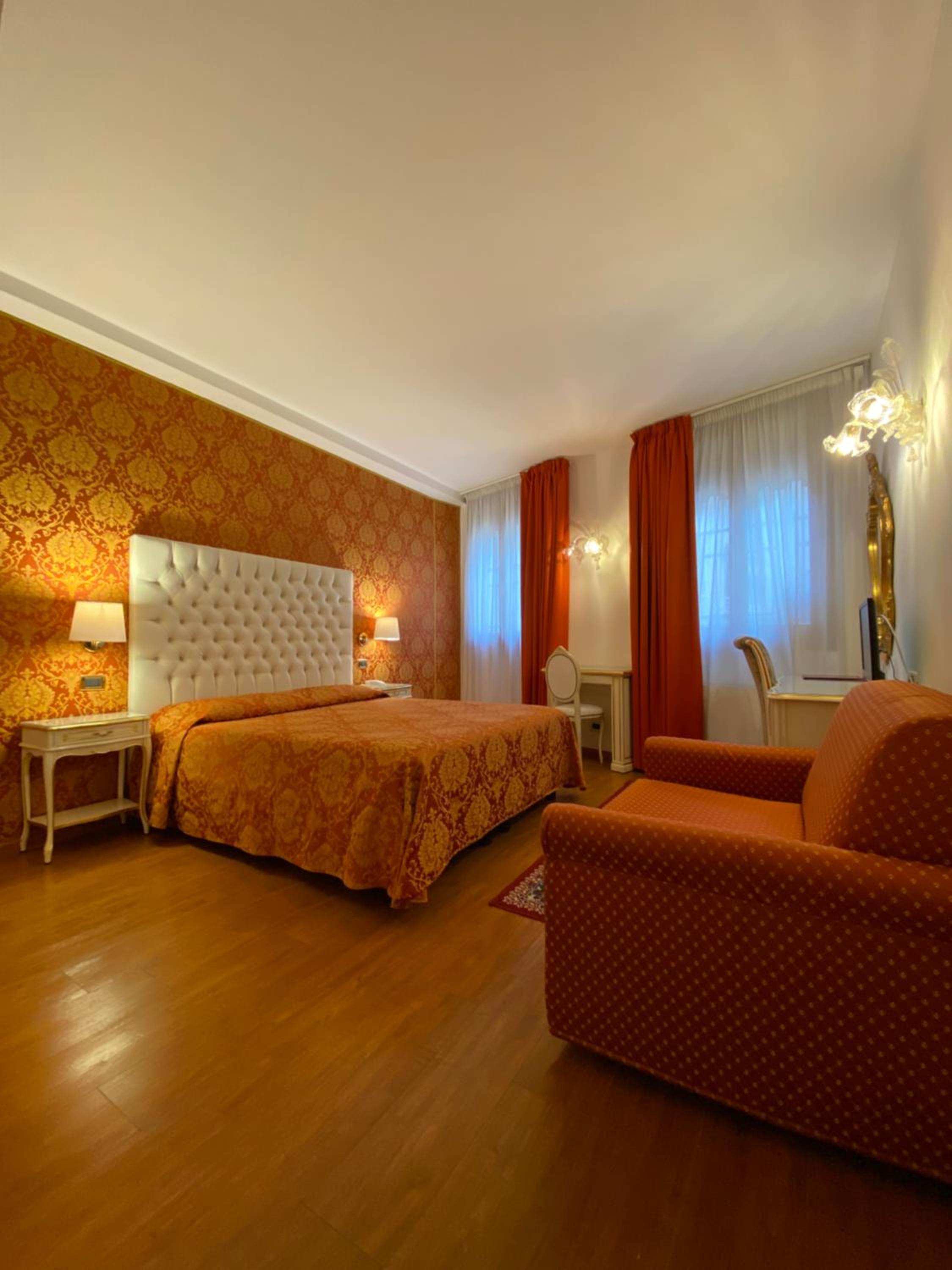 Double or Twin Room photo 2