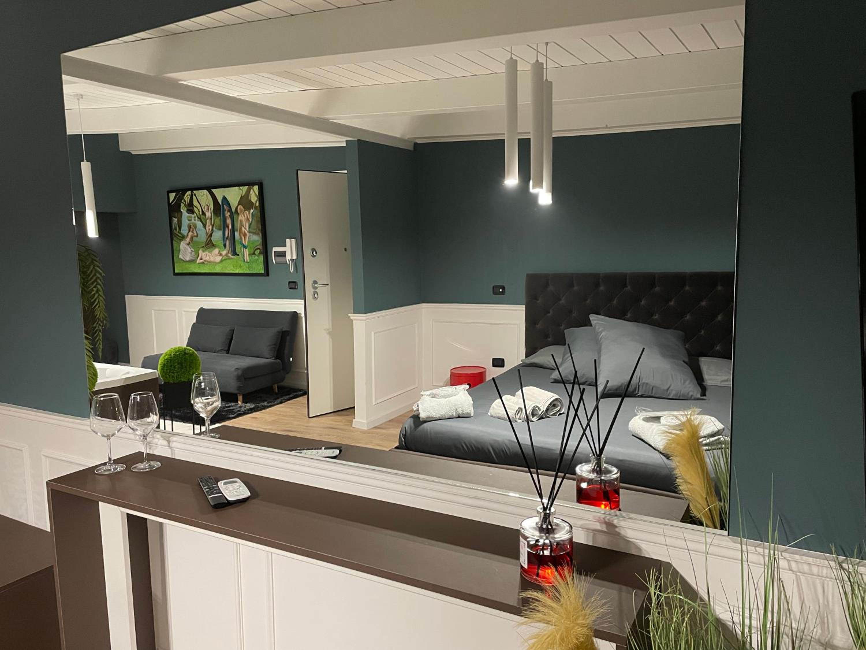 Suite with Hot Tub photo 3