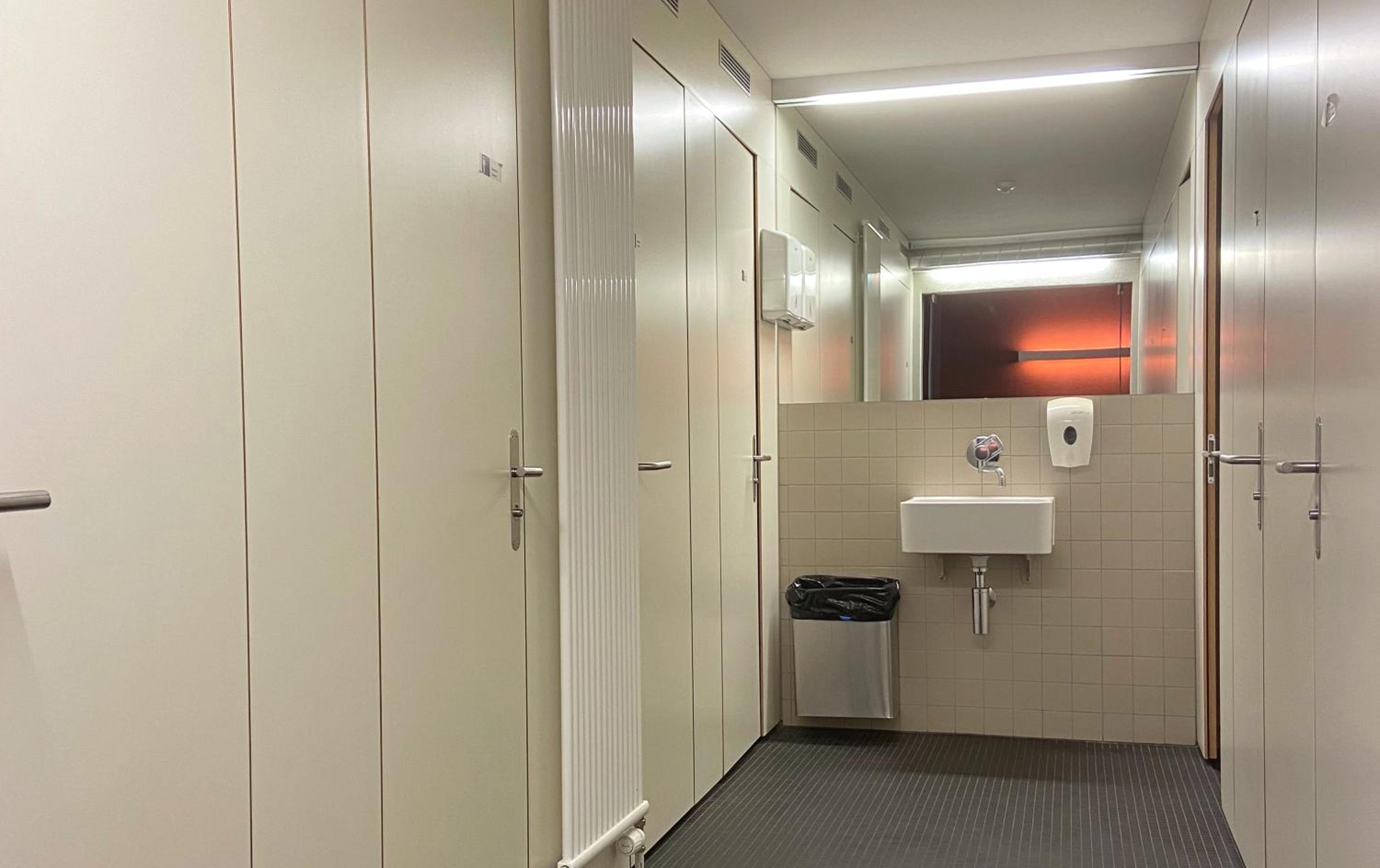 Sextuple Room with Shared Bathroom photo 2