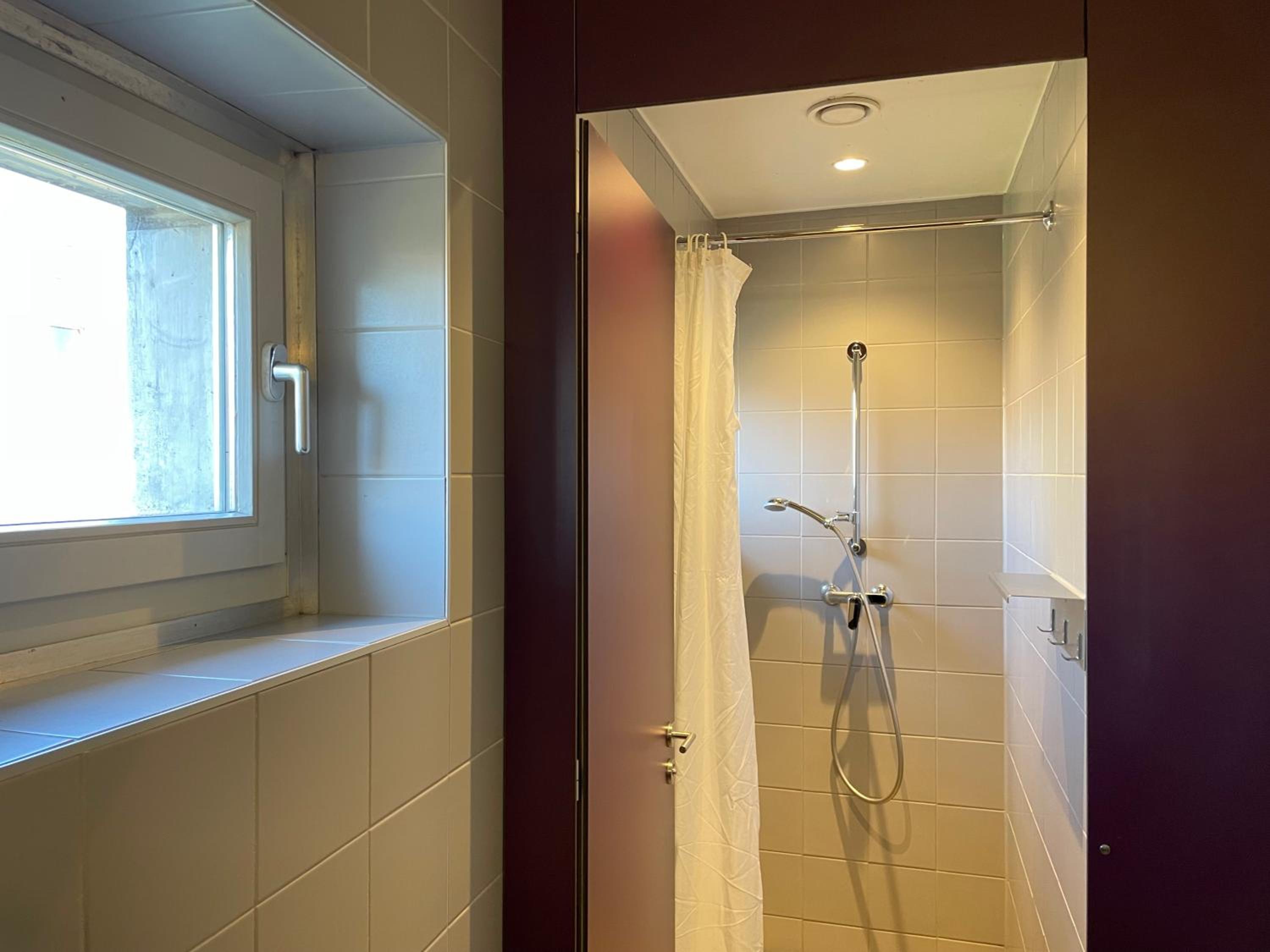Quadruple Room with Shared Bathroom photo 2