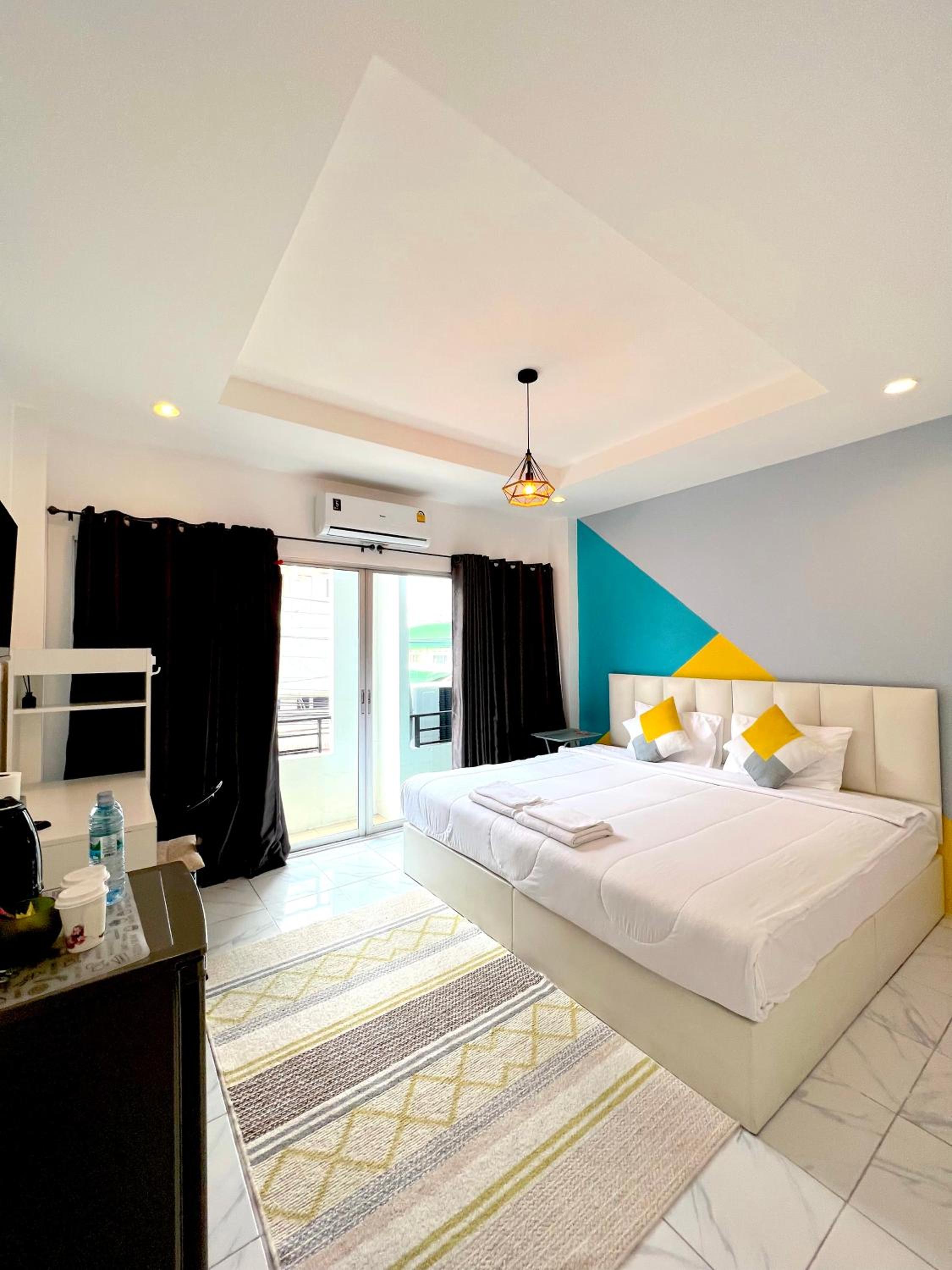 Deluxe Double Room with Balcony photo 1