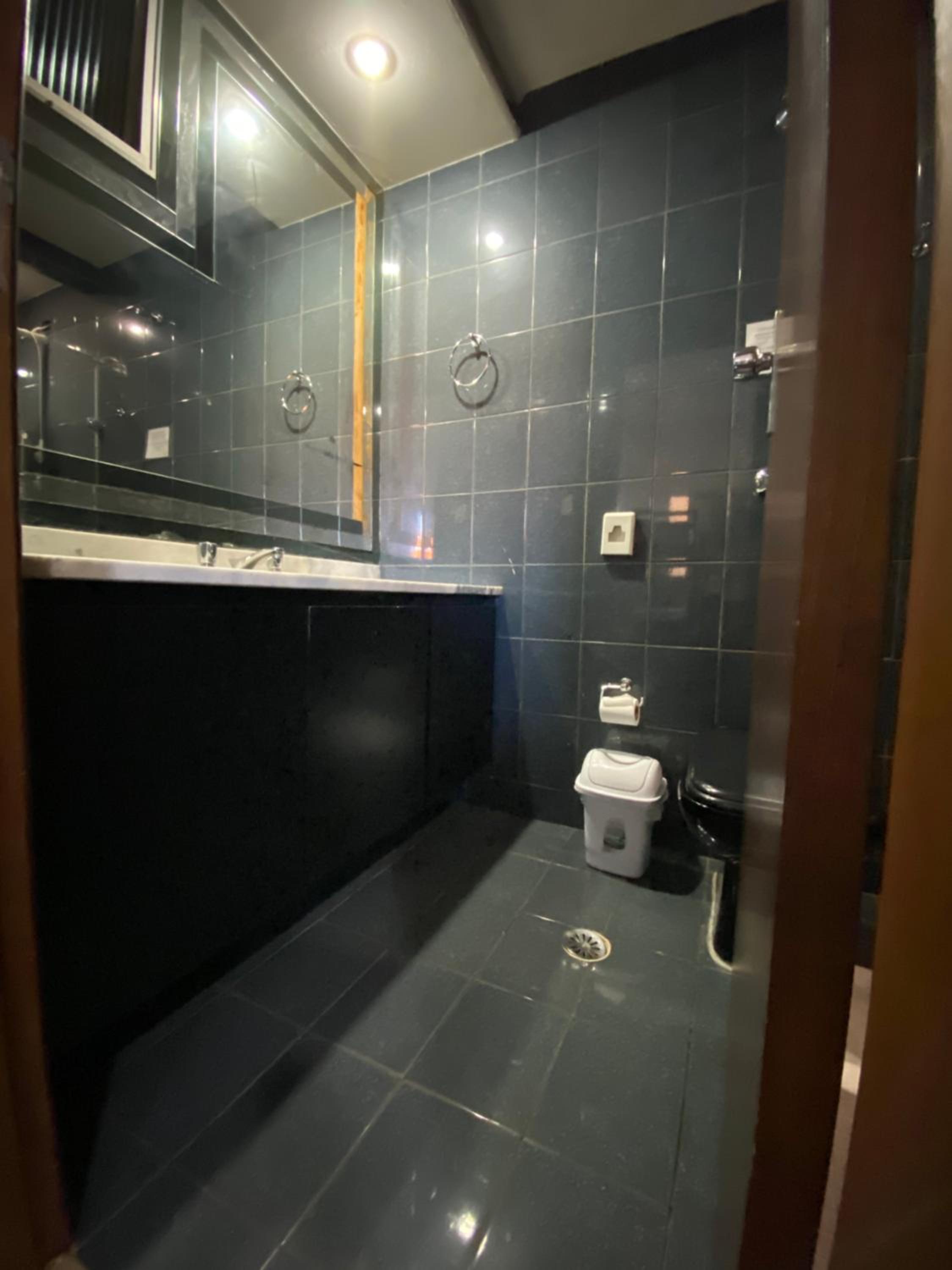 Family Room with Private Bathroom - Photo 5
