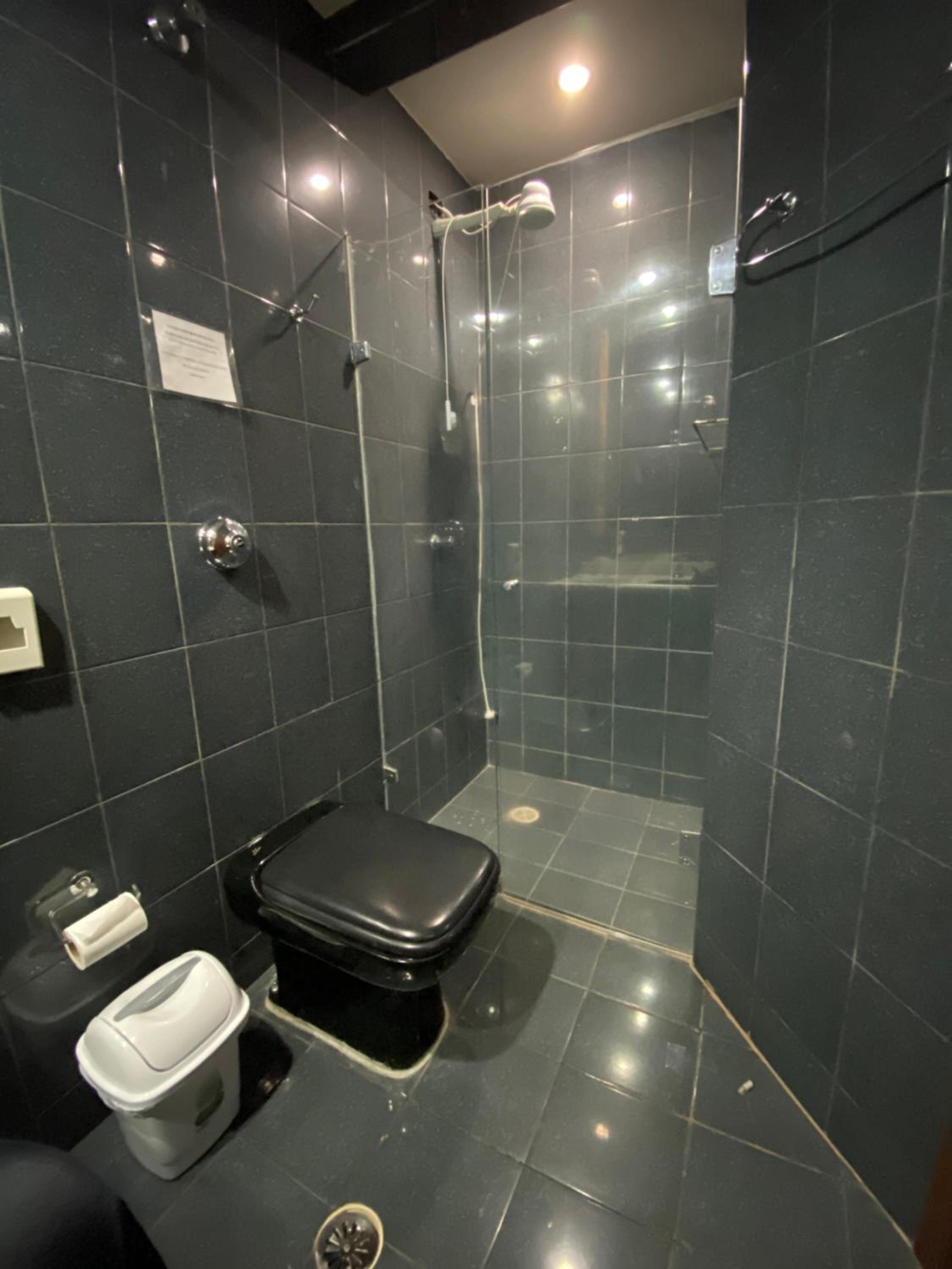 Family Room with Private Bathroom - Photo 8