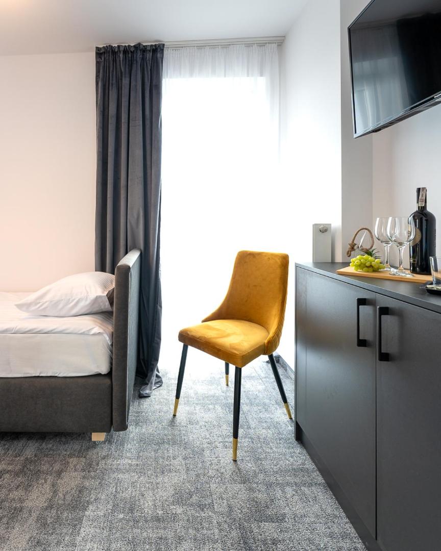 Small Double Room - Photo 4