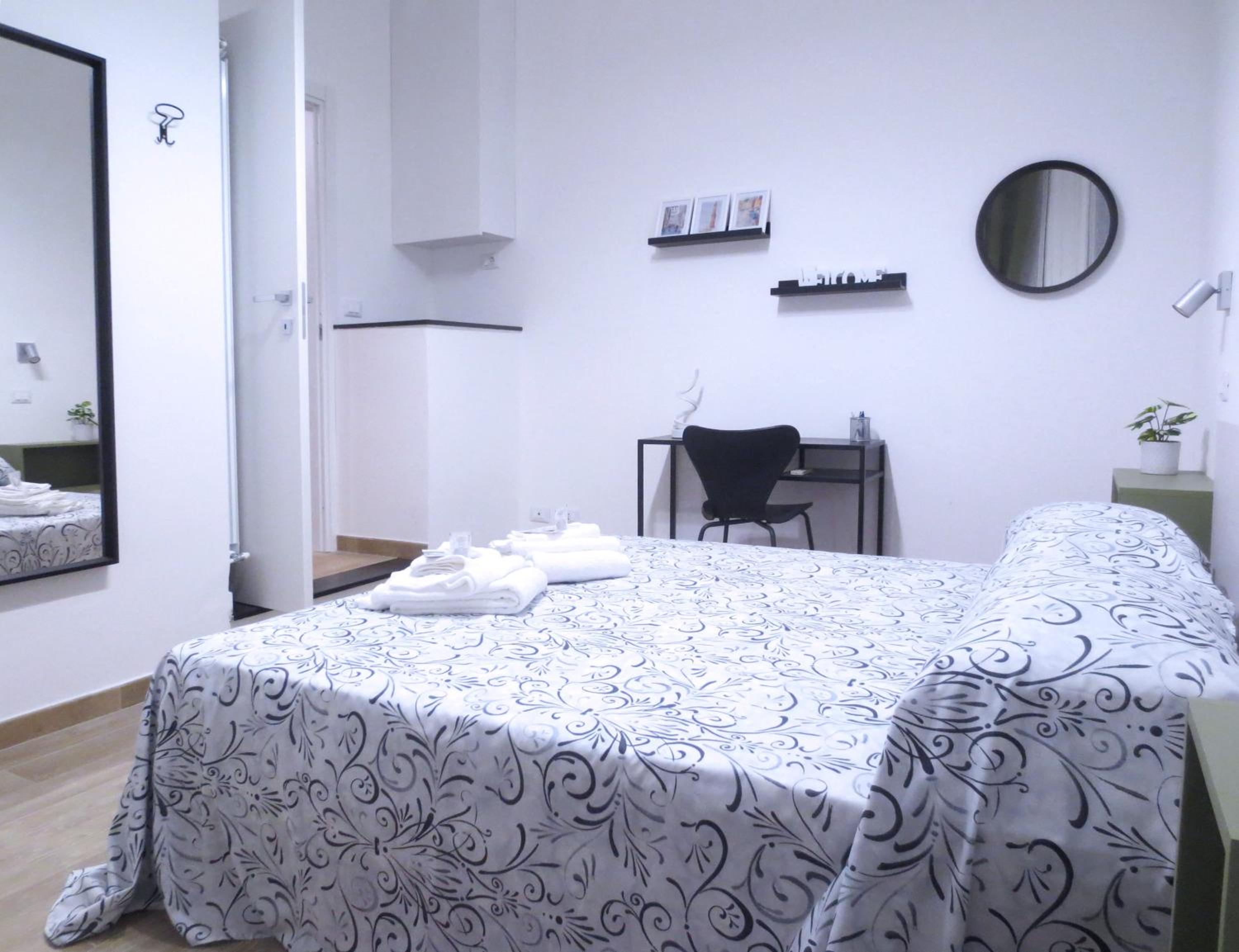 One-Bedroom Apartment photo 2