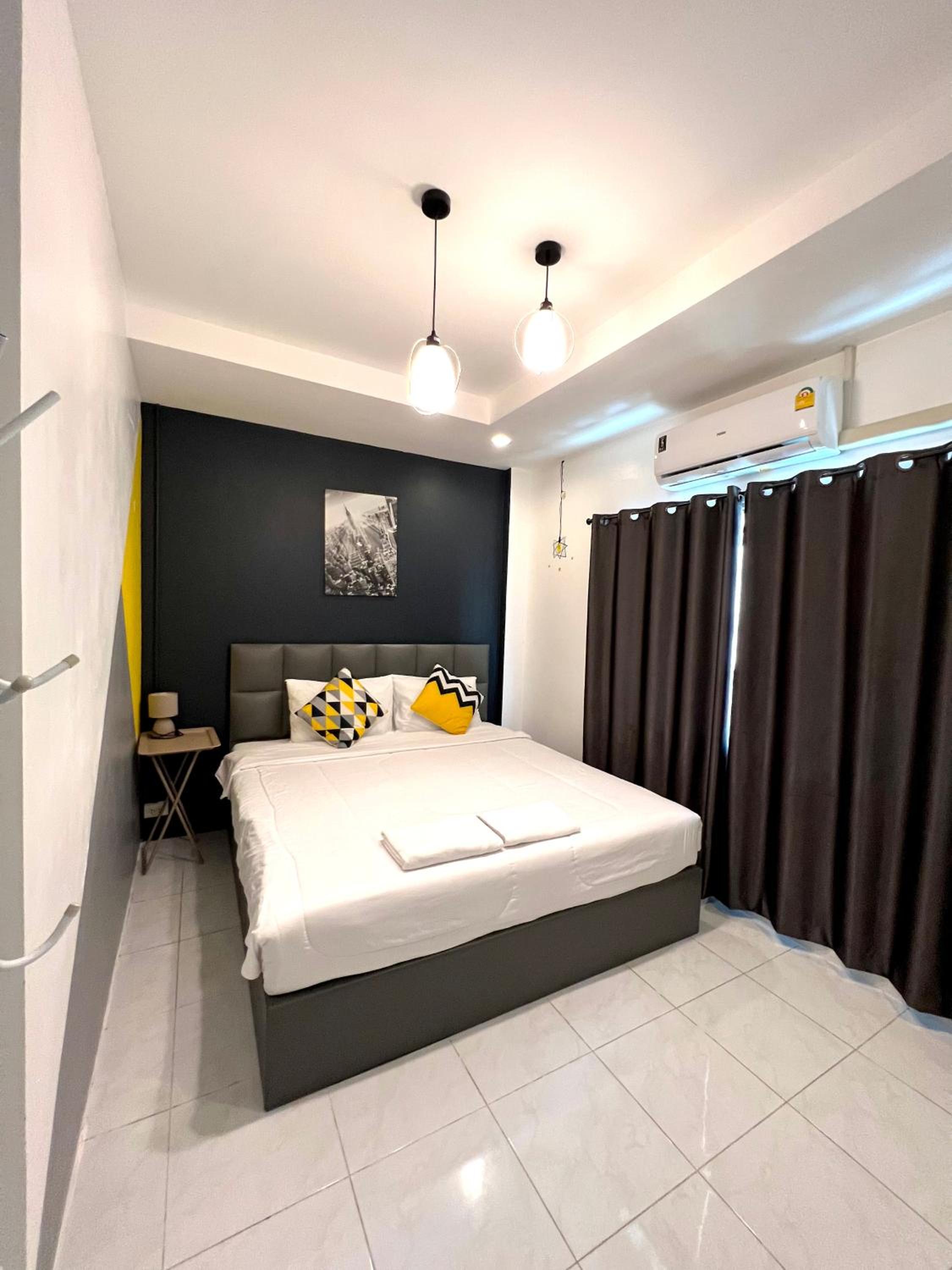 Standard King Room photo 1