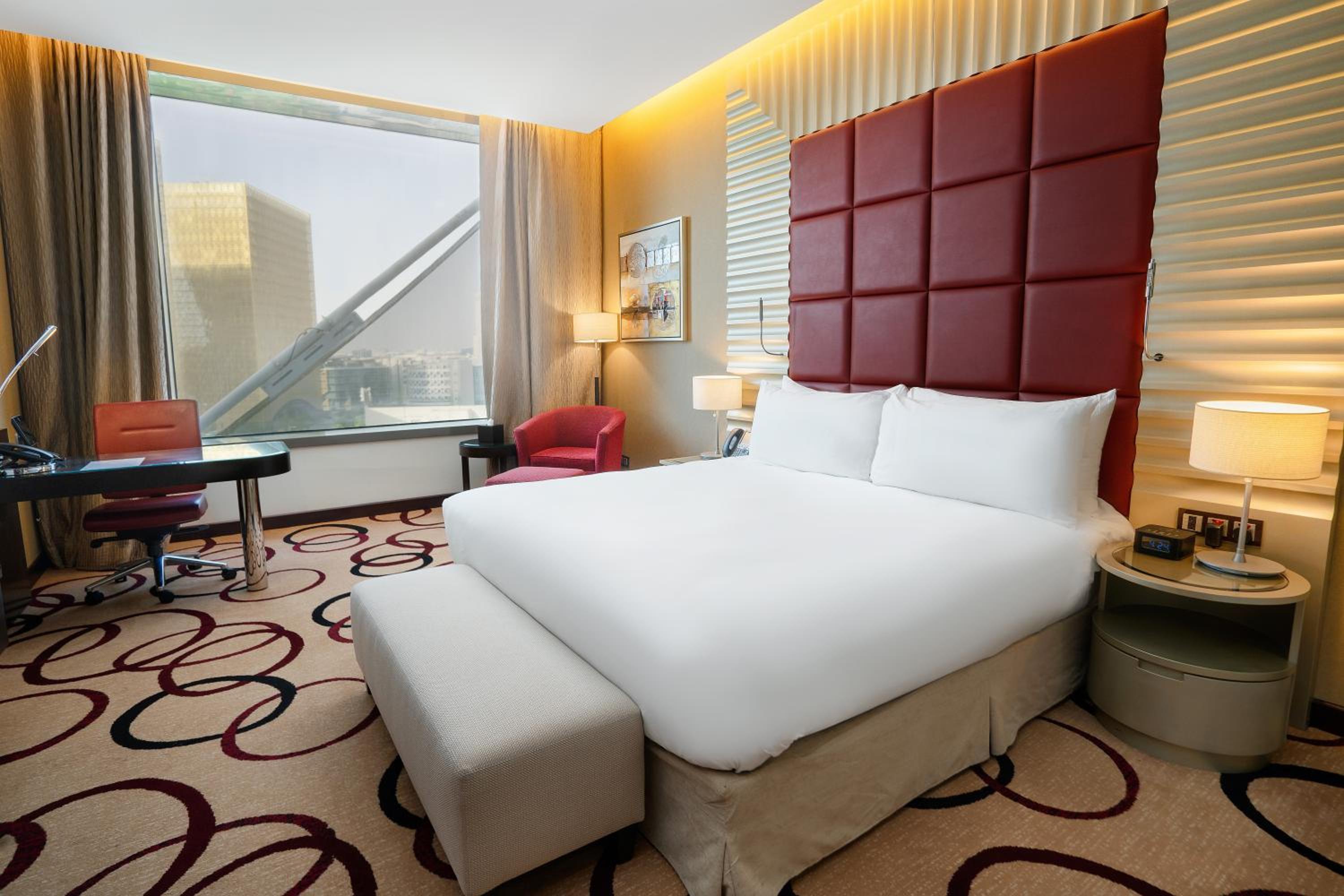 Standard King Room - Club Floor - Photo 4