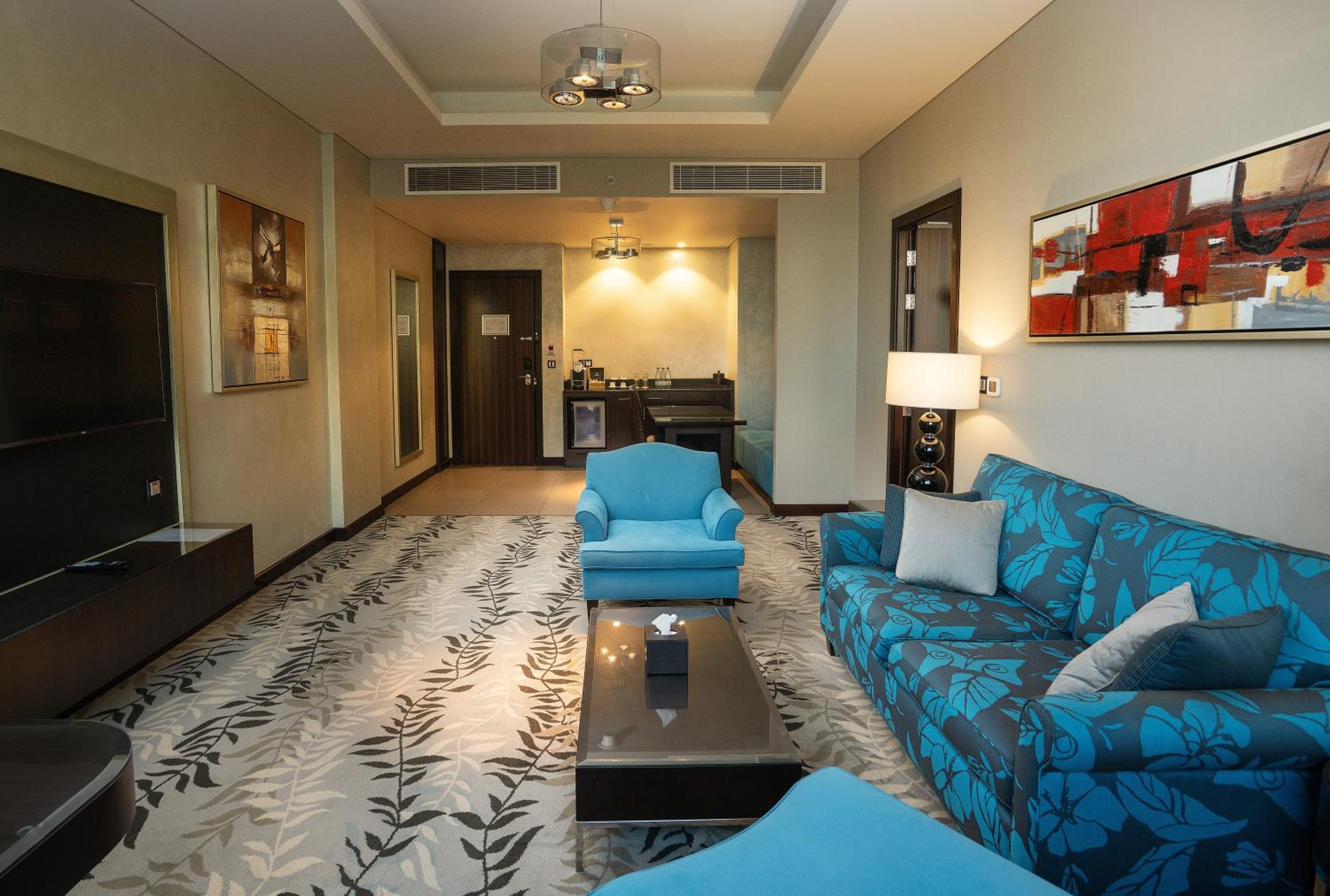 One-Bedroom Suite - Photo 6