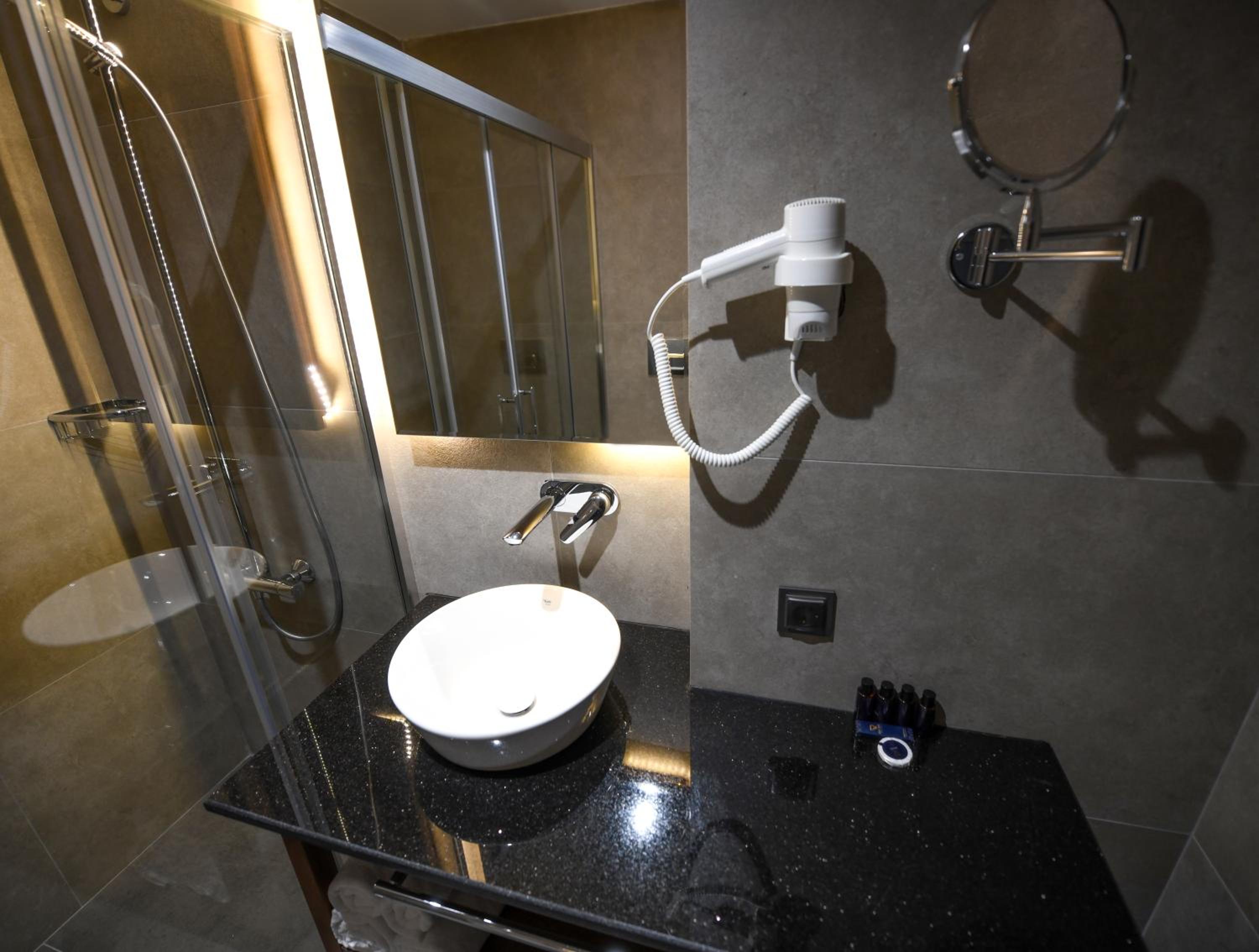 Standard Triple Room - Photo 4