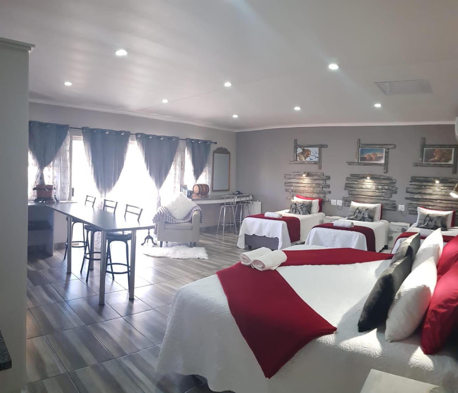 Superior Family Room photo 1