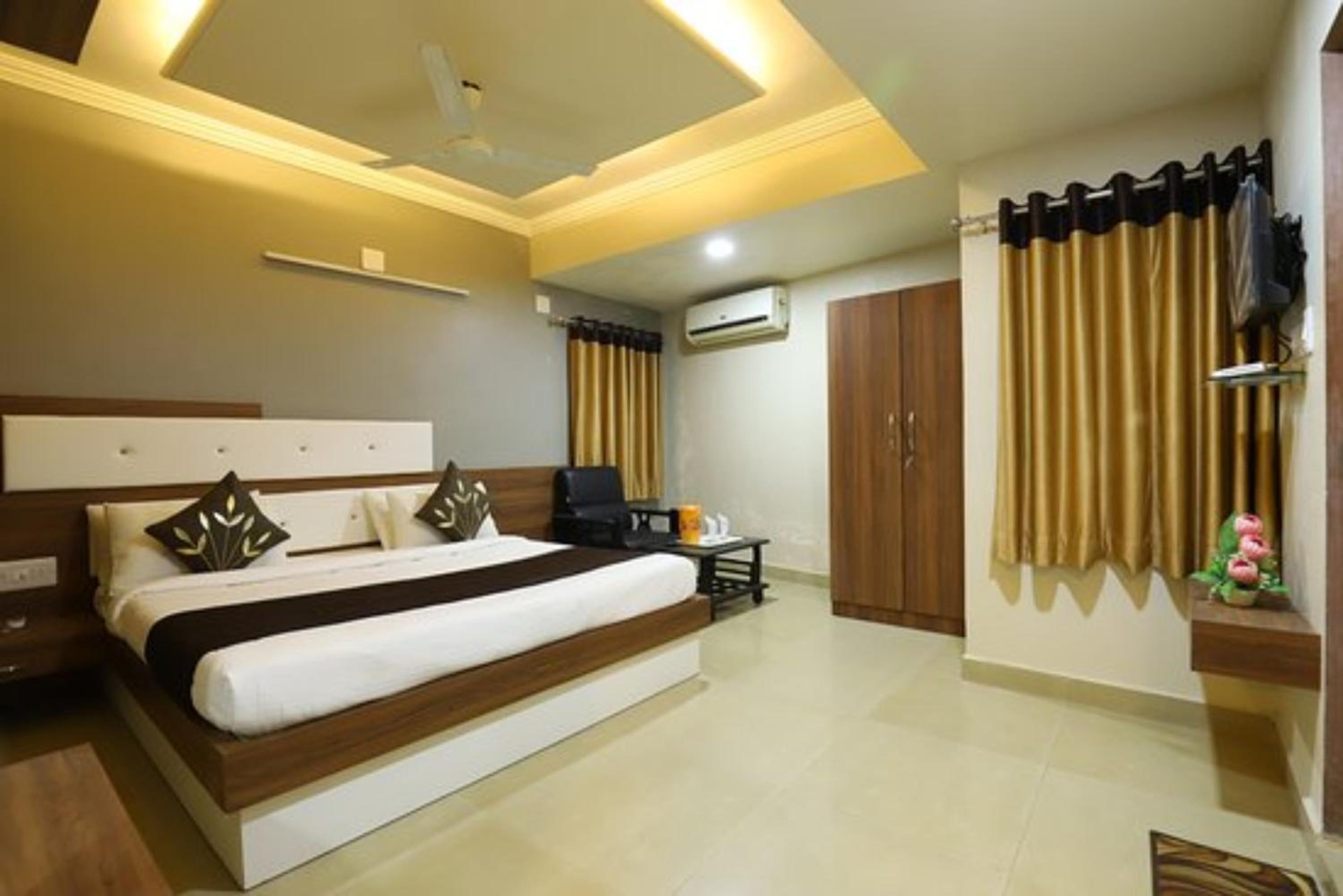 Deluxe King Room photo 1