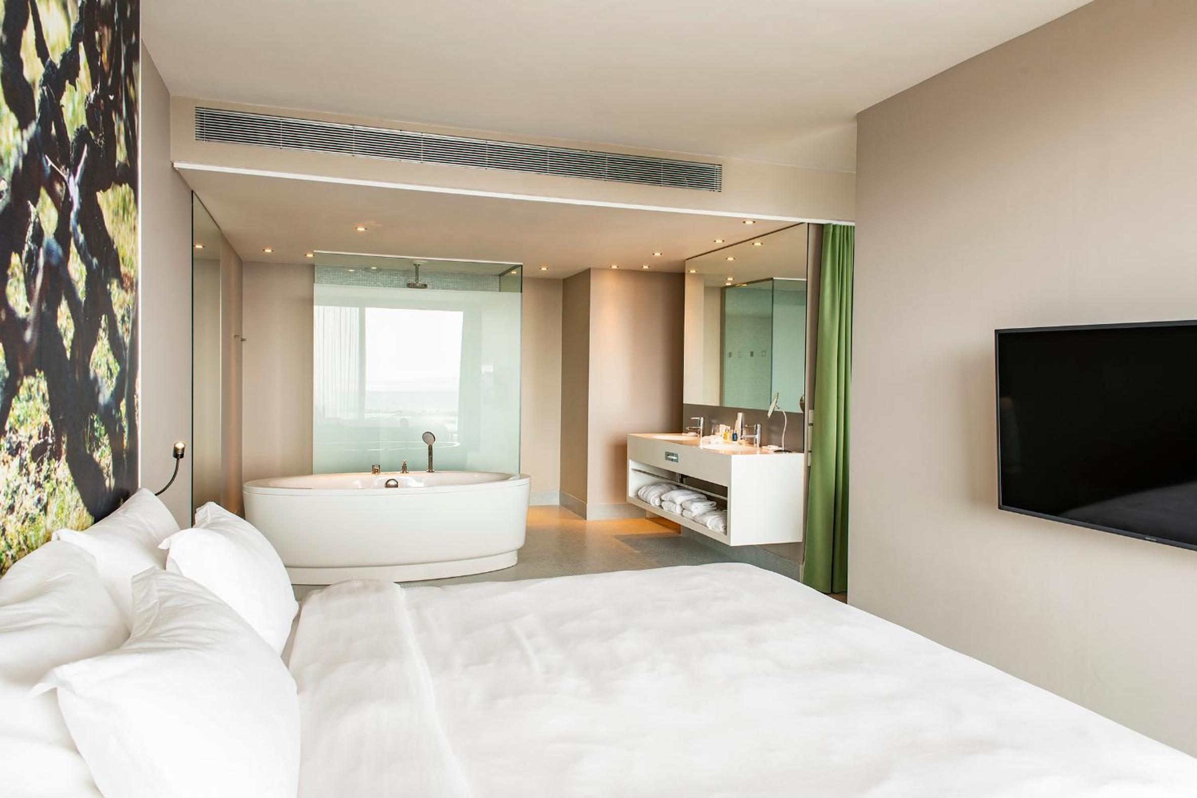 Junior Suite with Sea View and Balcony - Photo 7