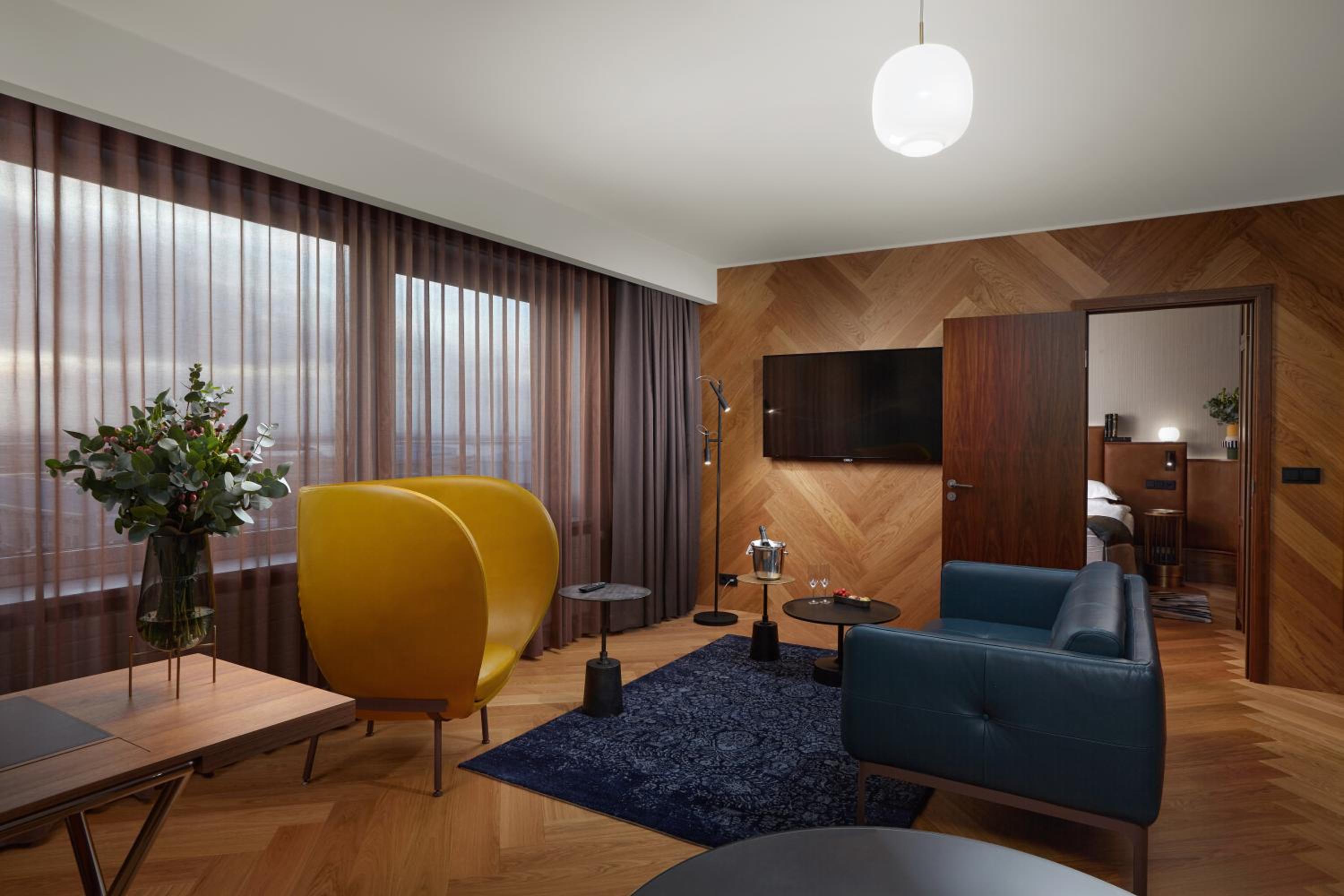 Suite - Photo 2
