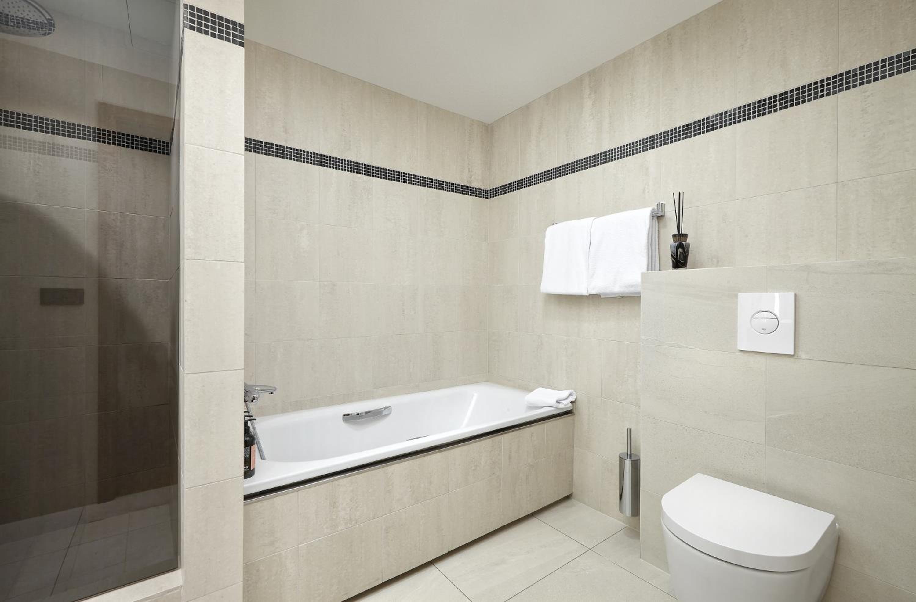 Suite - Photo 5