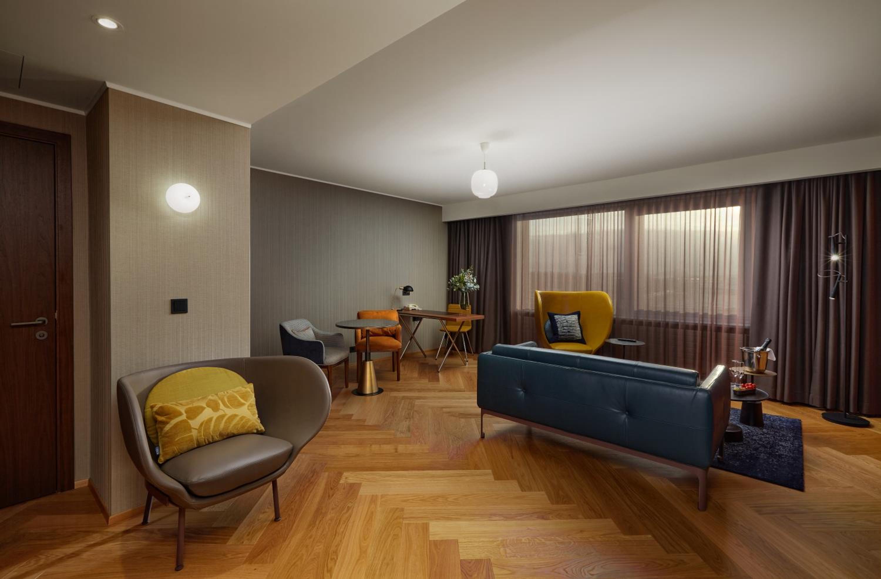 Suite - Photo 3