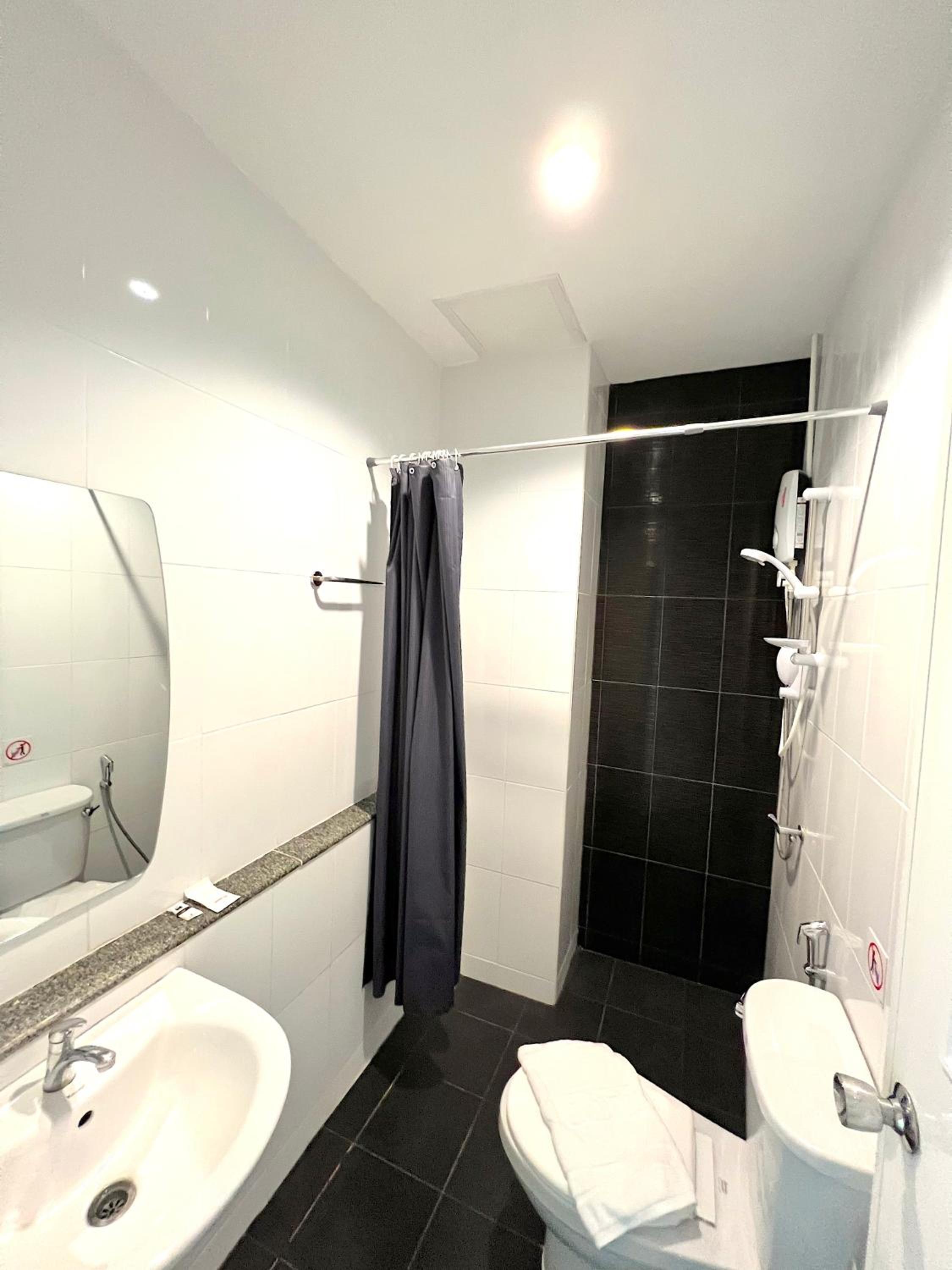 Deluxe Double Room with Balcony photo 3